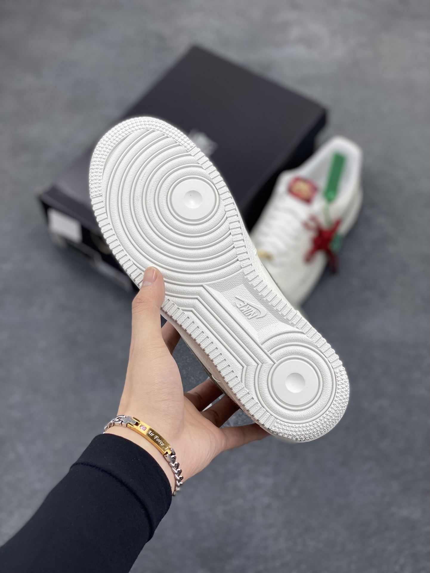 图片[5]-HY版本💯 Nike Air Force 1 Low 蛇年 空军一号低帮运动休闲板鞋 原楦头原纸板 打造纯正空军版型#专注外贸渠道 全掌内置蜂窝气垫 #原盒配件 原厂中底钢印、拉帮完美 货号：HV5979-130 尺码：35.5 36 36.5 37.5 38 38.5 39 40 40.5 41 42 42.5 43 44 44.5 45 46-选品中心