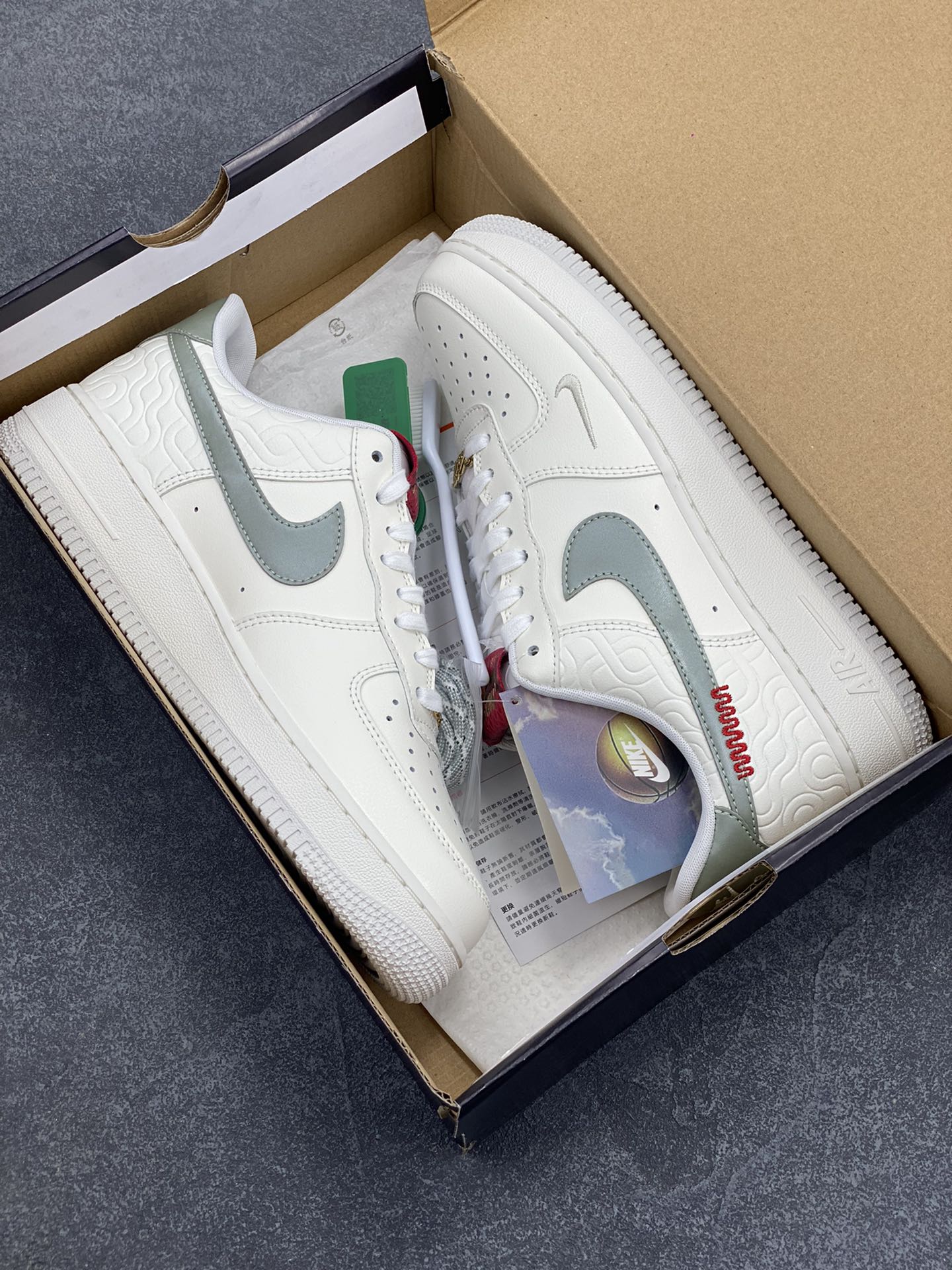 图片[9]-HY版本💯 Nike Air Force 1 Low 蛇年 空军一号低帮运动休闲板鞋 原楦头原纸板 打造纯正空军版型#专注外贸渠道 全掌内置蜂窝气垫 #原盒配件 原厂中底钢印、拉帮完美 货号：HV5979-130 尺码：35.5 36 36.5 37.5 38 38.5 39 40 40.5 41 42 42.5 43 44 44.5 45 46-选品中心