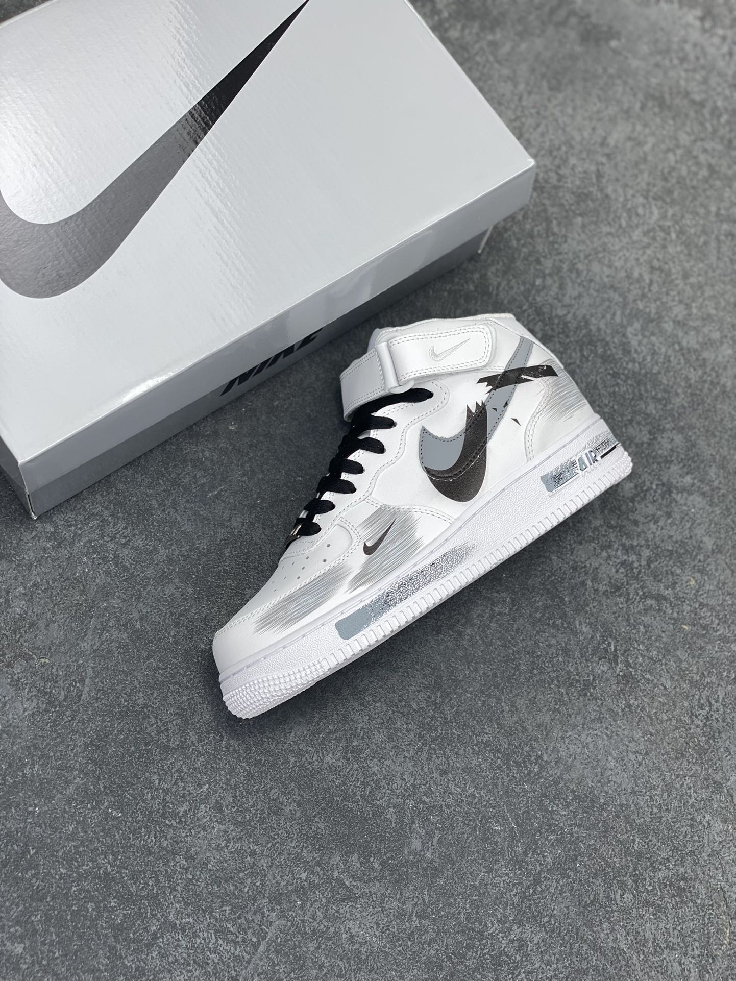 图片[7]-Nike Air Force 1 Low’07 断勾 喷绘 空军一号中帮休闲板鞋 定制皮料 原厂3D打印 定制鞋盒 原楦原纸板 纯正空军版型 内置全掌气垫 货号：ZH0316-053 尺码：36 36.5 37.5 38 38.5 39 40 40.5 41 42 42.5 43 44 44.5 45-选品中心