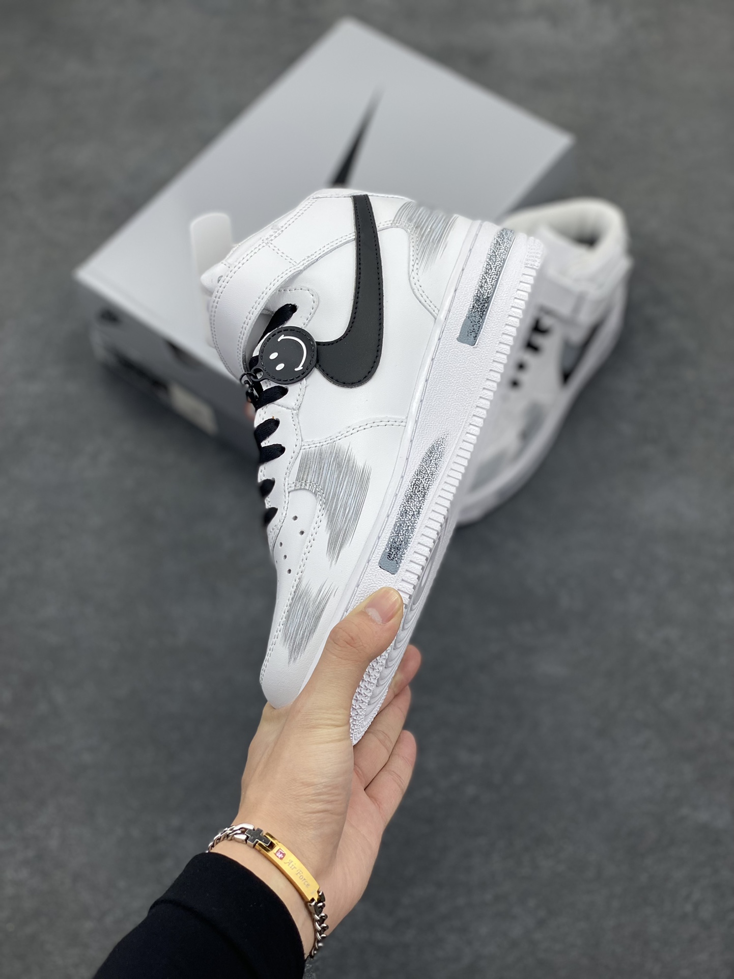 图片[3]-Nike Air Force 1 Low’07 断勾 喷绘 空军一号中帮休闲板鞋 定制皮料 原厂3D打印 定制鞋盒 原楦原纸板 纯正空军版型 内置全掌气垫 货号：ZH0316-053 尺码：36 36.5 37.5 38 38.5 39 40 40.5 41 42 42.5 43 44 44.5 45-选品中心