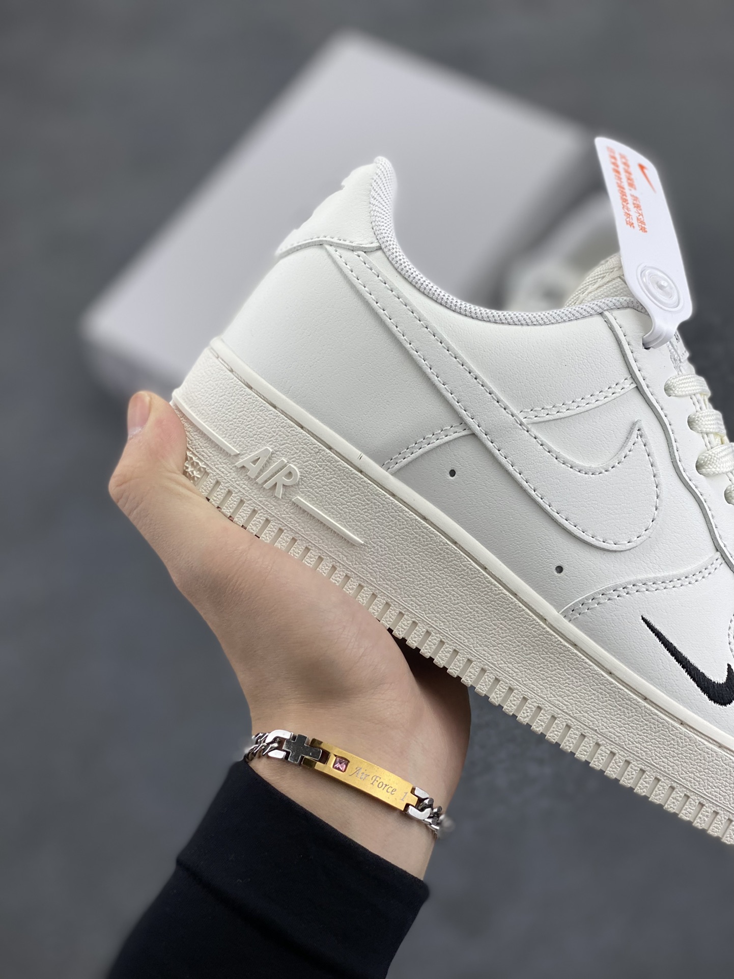 图片[6]-Nike Air Force 1 Low 白黑小勾 空军一号低帮运动休闲板鞋 原楦头原纸板 打造纯正空军版型 专注外贸渠道 全掌内置蜂窝气垫 原盒配件 原厂中底钢印、拉帮完美 货号：HF1058-133 尺码：36 36.5 37.5 38 38.5 39 40 40.5 41 42 42.5 43 44 44.5 45 46-选品中心