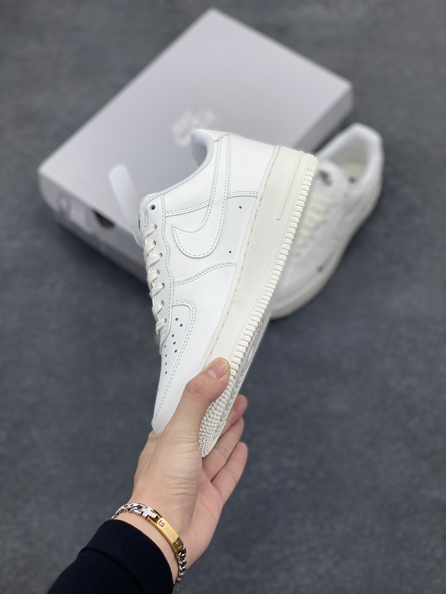 图片[3]-Nike Air Force 1 Low 白黑小勾 空军一号低帮运动休闲板鞋 原楦头原纸板 打造纯正空军版型 专注外贸渠道 全掌内置蜂窝气垫 原盒配件 原厂中底钢印、拉帮完美 货号：HF1058-133 尺码：36 36.5 37.5 38 38.5 39 40 40.5 41 42 42.5 43 44 44.5 45 46-选品中心