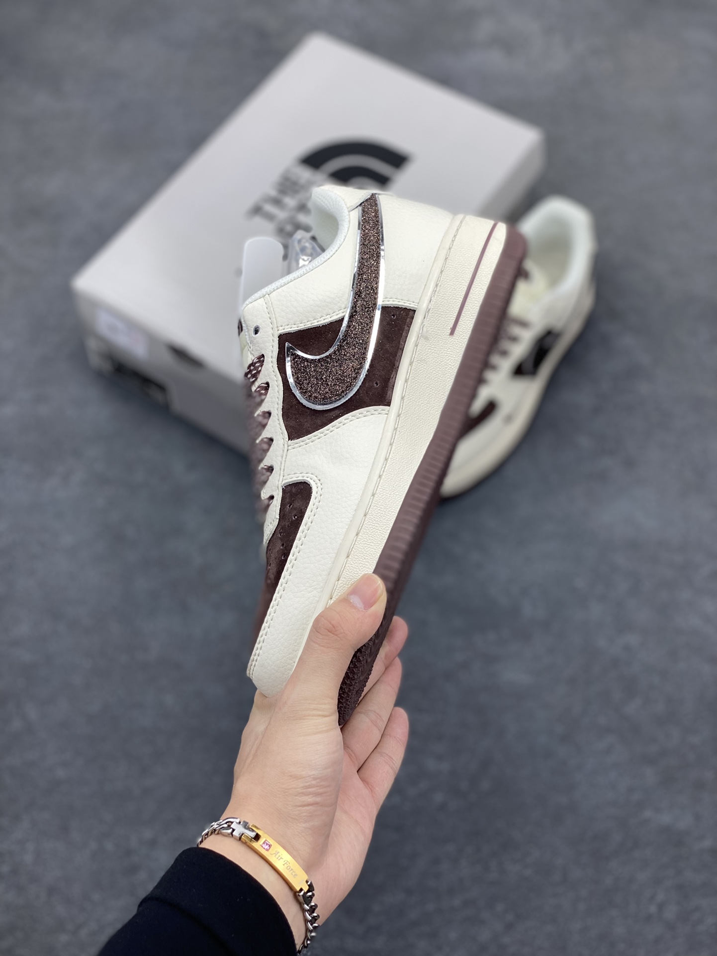 图片[3]-NIke Air Force 1 \’07 Low “北面联名”空军一号 低帮 运动鞋 休闲鞋 折边针车 工艺难度大 原楦头原纸板 原装鞋盒 定制五金配件 内置全掌气垫 原厂鞋底 货号：QY6818-526 尺码：36 36.5 37.5 38 38.5 39 40 40.5 41 42 42.5 43 44 44.5 45-选品中心