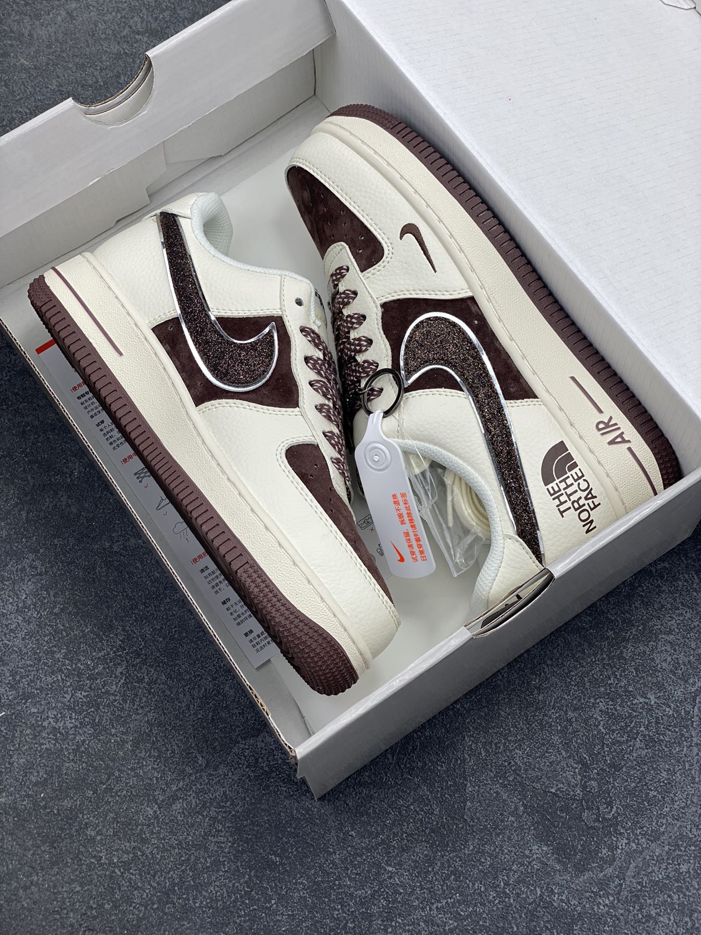 图片[9]-NIke Air Force 1 \’07 Low “北面联名”空军一号 低帮 运动鞋 休闲鞋 折边针车 工艺难度大 原楦头原纸板 原装鞋盒 定制五金配件 内置全掌气垫 原厂鞋底 货号：QY6818-526 尺码：36 36.5 37.5 38 38.5 39 40 40.5 41 42 42.5 43 44 44.5 45-选品中心