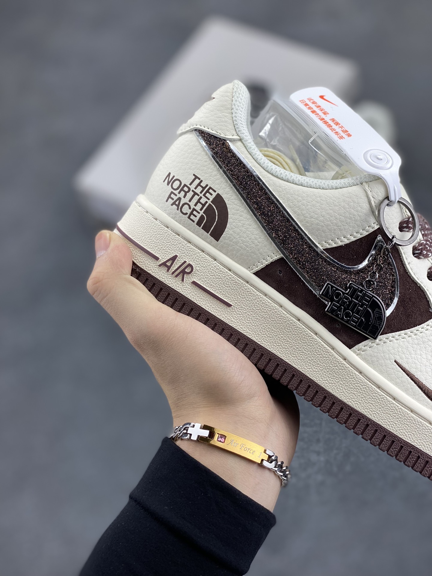 图片[6]-NIke Air Force 1 \’07 Low “北面联名”空军一号 低帮 运动鞋 休闲鞋 折边针车 工艺难度大 原楦头原纸板 原装鞋盒 定制五金配件 内置全掌气垫 原厂鞋底 货号：QY6818-526 尺码：36 36.5 37.5 38 38.5 39 40 40.5 41 42 42.5 43 44 44.5 45-选品中心