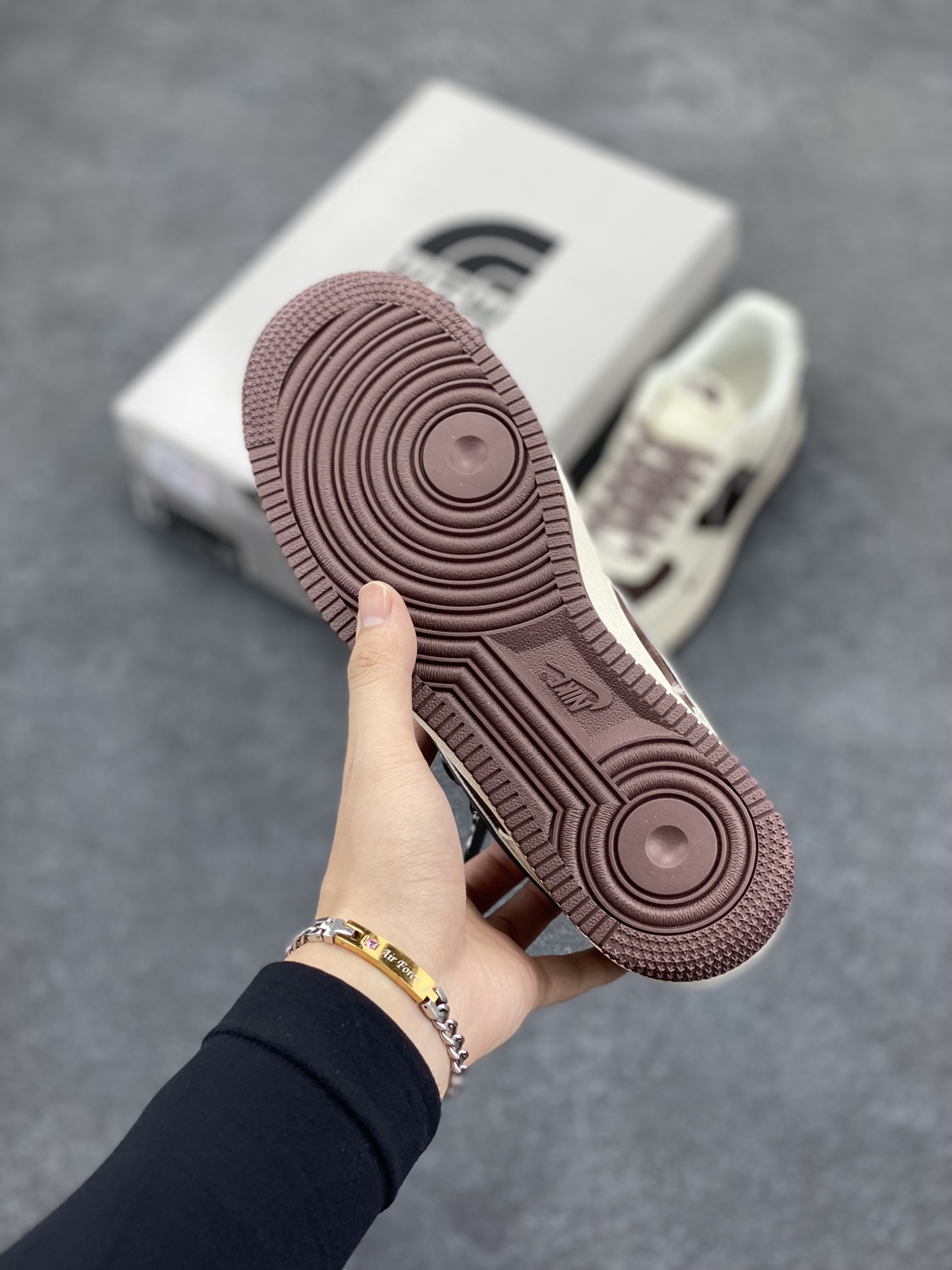 图片[5]-NIke Air Force 1 \’07 Low “北面联名”空军一号 低帮 运动鞋 休闲鞋 折边针车 工艺难度大 原楦头原纸板 原装鞋盒 定制五金配件 内置全掌气垫 原厂鞋底 货号：QY6818-526 尺码：36 36.5 37.5 38 38.5 39 40 40.5 41 42 42.5 43 44 44.5 45-选品中心