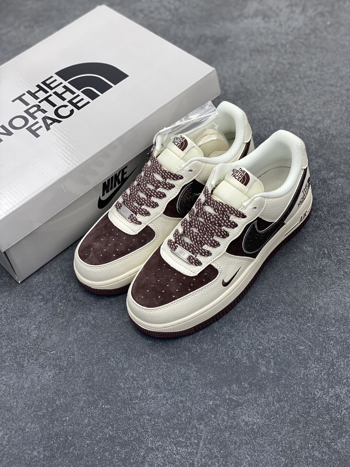 图片[8]-NIke Air Force 1 \’07 Low “北面联名”空军一号 低帮 运动鞋 休闲鞋 折边针车 工艺难度大 原楦头原纸板 原装鞋盒 定制五金配件 内置全掌气垫 原厂鞋底 货号：QY6818-526 尺码：36 36.5 37.5 38 38.5 39 40 40.5 41 42 42.5 43 44 44.5 45-选品中心