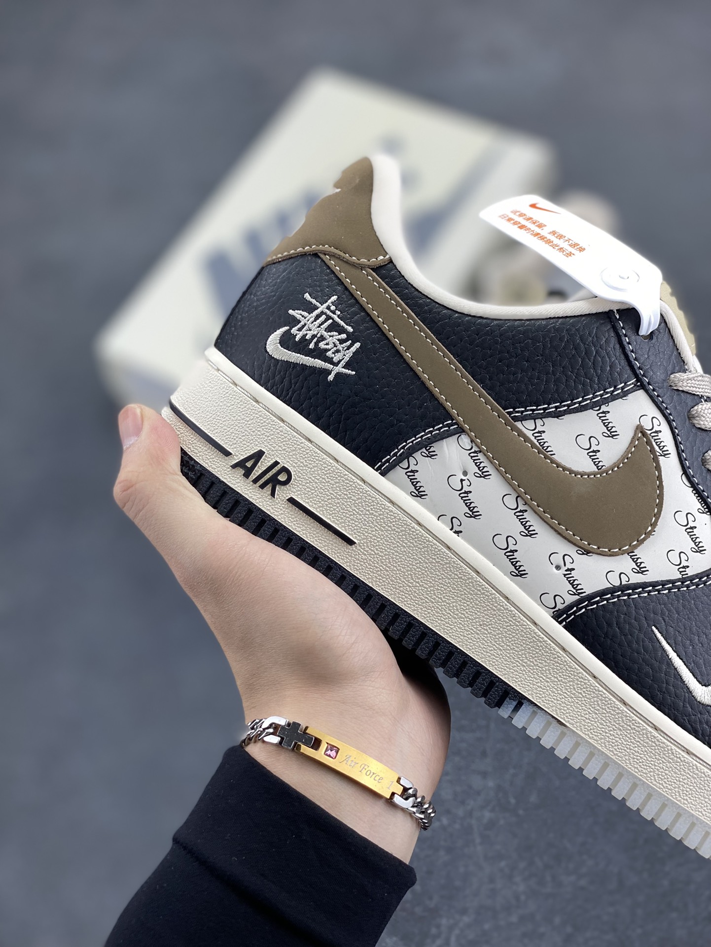 图片[6]-NIke Air Force 1 \’07 Low “斯图西联名–黑荔纹双拼底”空军一号 低帮 运动鞋 休闲鞋 折边针车 工艺难度大 原楦头原纸板 原装鞋盒 定制五金配件 内置全掌气垫 原厂鞋底 货号：CH6336-519 尺码：36 36.5 37.5 38 38.5 39 40 40.5 41 42 42.5 43 44 44.5 45-选品中心