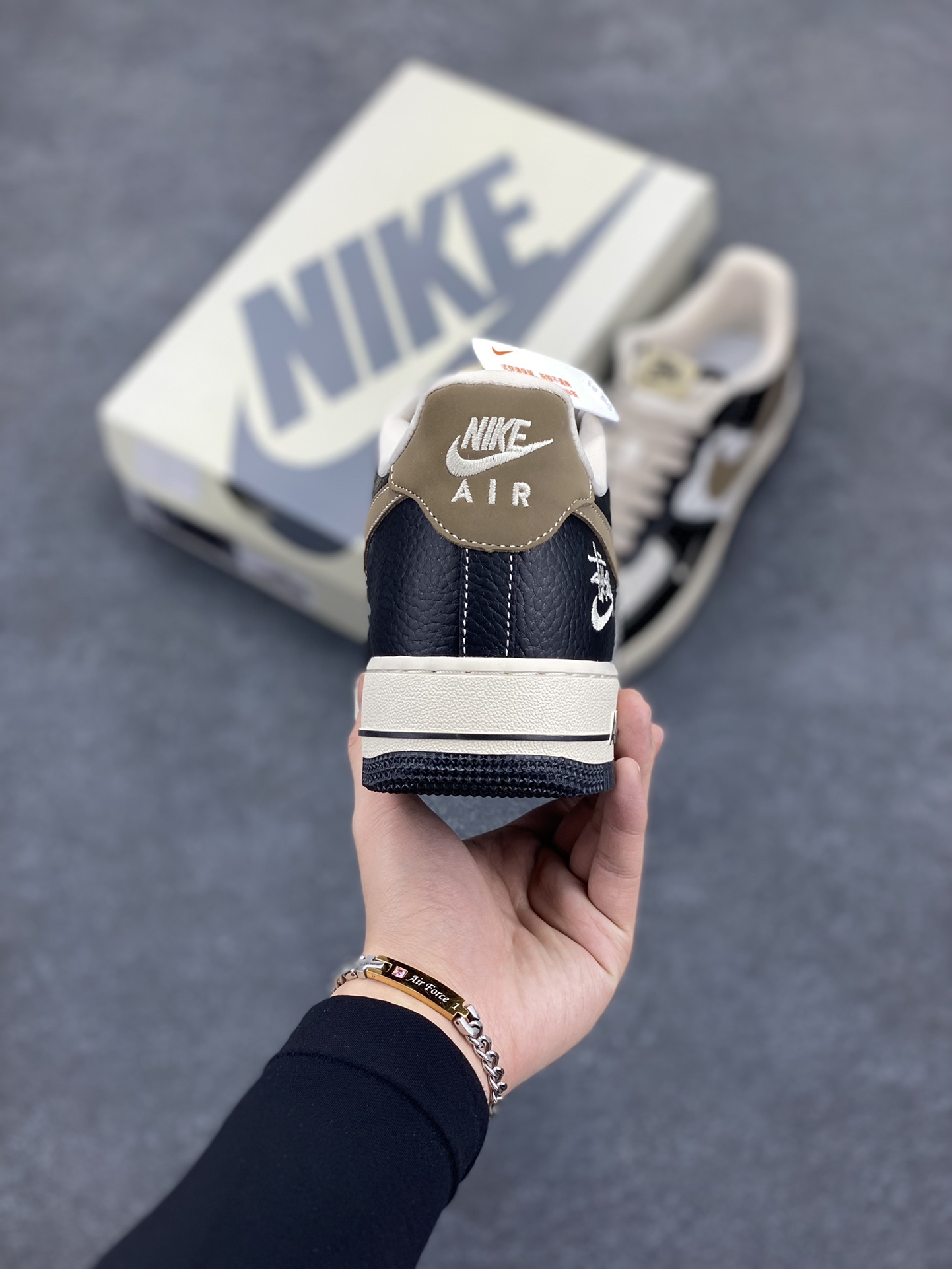 图片[4]-NIke Air Force 1 \’07 Low “斯图西联名–黑荔纹双拼底”空军一号 低帮 运动鞋 休闲鞋 折边针车 工艺难度大 原楦头原纸板 原装鞋盒 定制五金配件 内置全掌气垫 原厂鞋底 货号：CH6336-519 尺码：36 36.5 37.5 38 38.5 39 40 40.5 41 42 42.5 43 44 44.5 45-选品中心