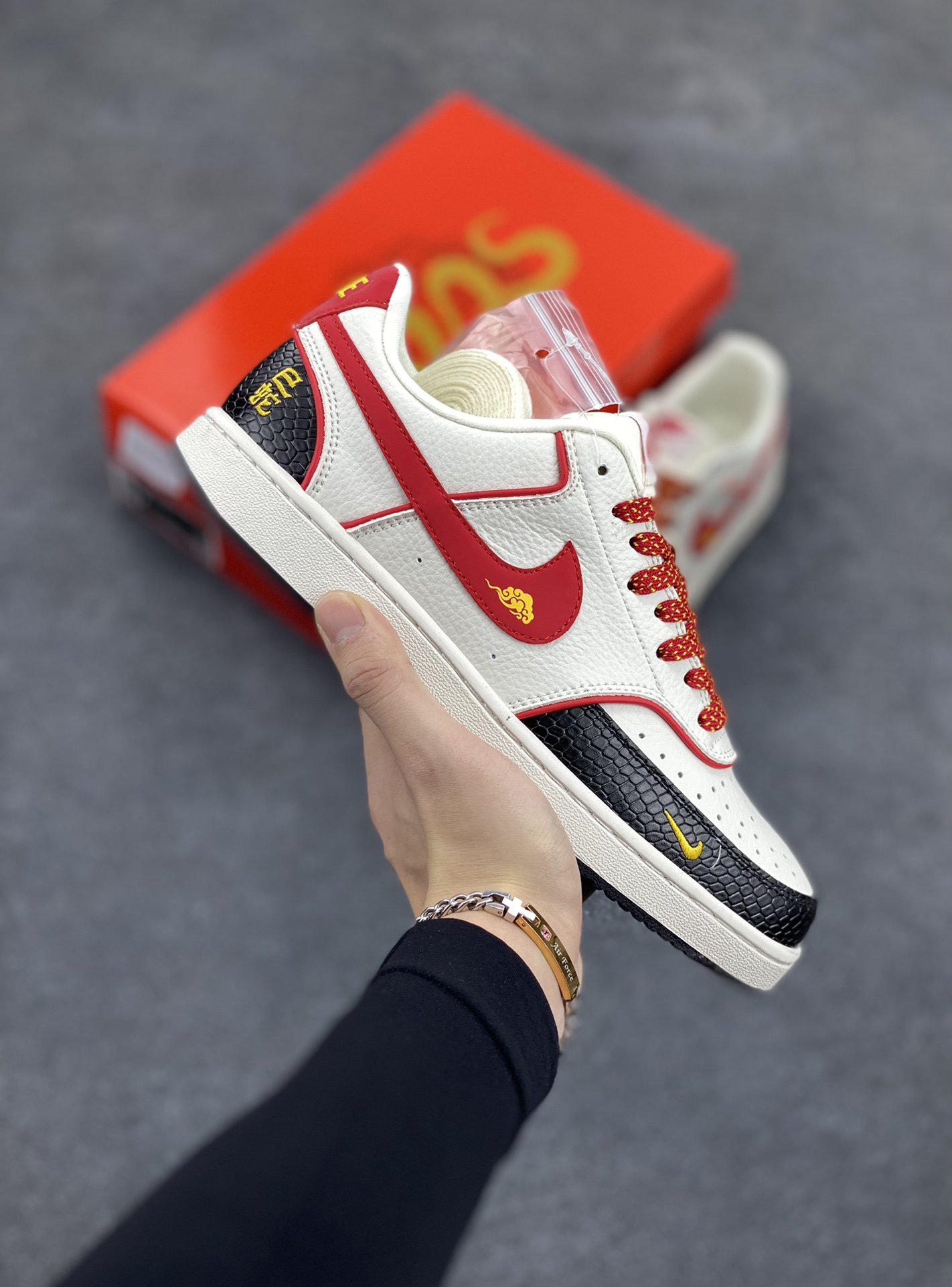 海外爆款 ZP订单 NIKE EBERNON Low prm 小空军低帮百搭透气休闲运动板鞋 独家头层版本 原数据独家私模大底 纯正版型 清洁度完美 货号：FD5188-130 尺码：36 36.5 37.5 38 38.5 39 40 40.5 41 42 42.5 43 44 44.5 45-选品中心