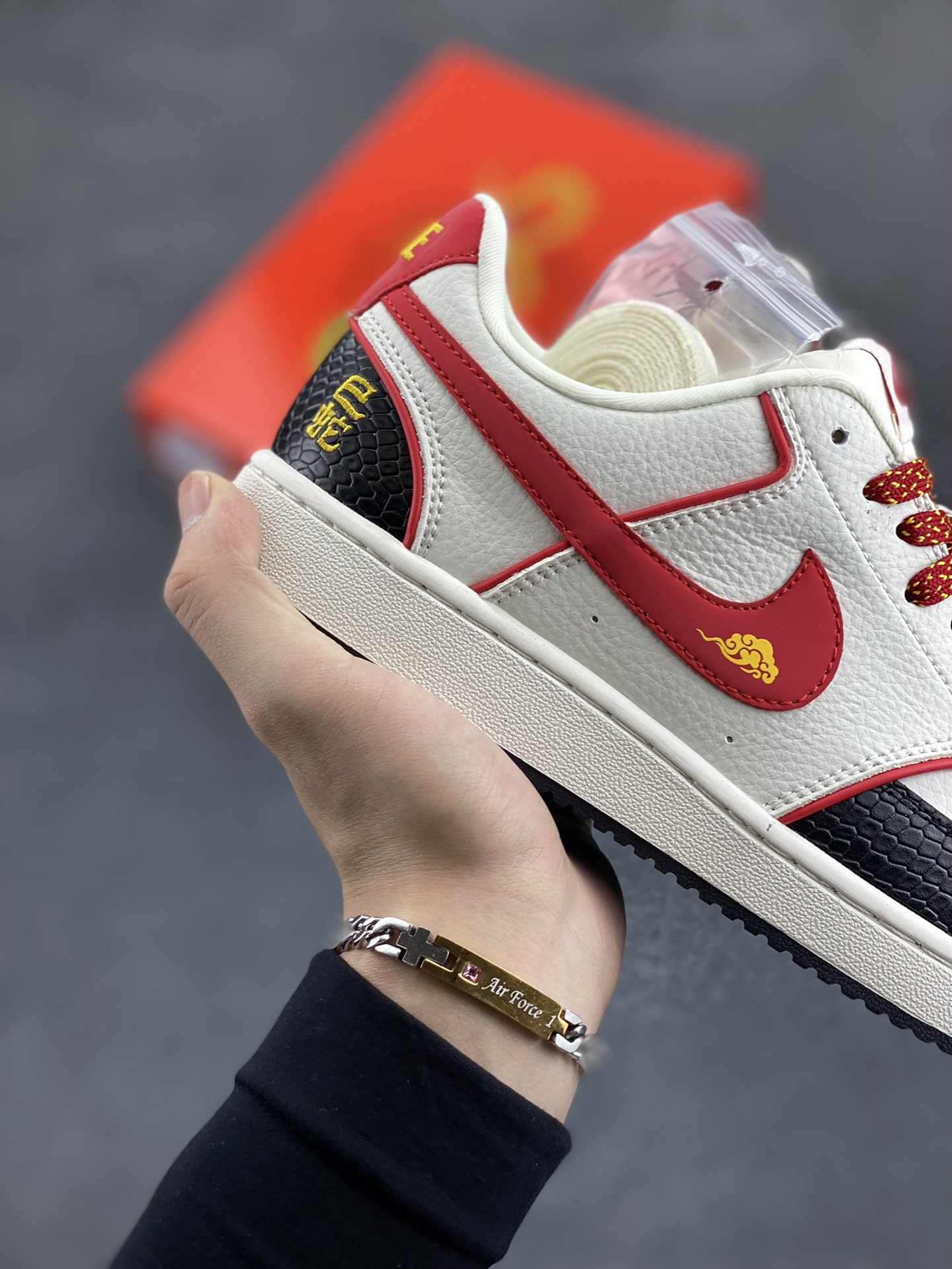 图片[6]-海外爆款 ZP订单 NIKE EBERNON Low prm 小空军低帮百搭透气休闲运动板鞋 独家头层版本 原数据独家私模大底 纯正版型 清洁度完美 货号：FD5188-130 尺码：36 36.5 37.5 38 38.5 39 40 40.5 41 42 42.5 43 44 44.5 45-选品中心