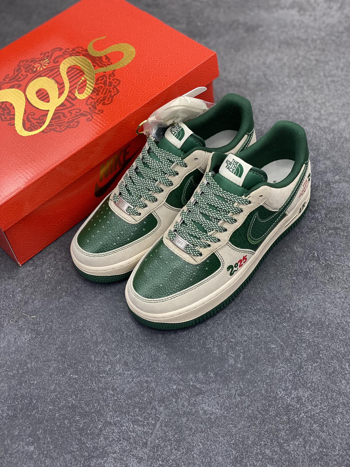 图片[8]-NIke Air Force 1 \’07 Low “北面联名——青蛇鳞”空军一号 低帮 运动鞋 休闲鞋 折边针车 工艺难度大 原楦头原纸板 原装鞋盒 定制五金配件 内置全掌气垫 原厂鞋底 货号：DM6688-015 尺码：36 36.5 37.5 38 38.5 39 40 40.5 41 42 42.5 43 44 44.5 45-选品中心
