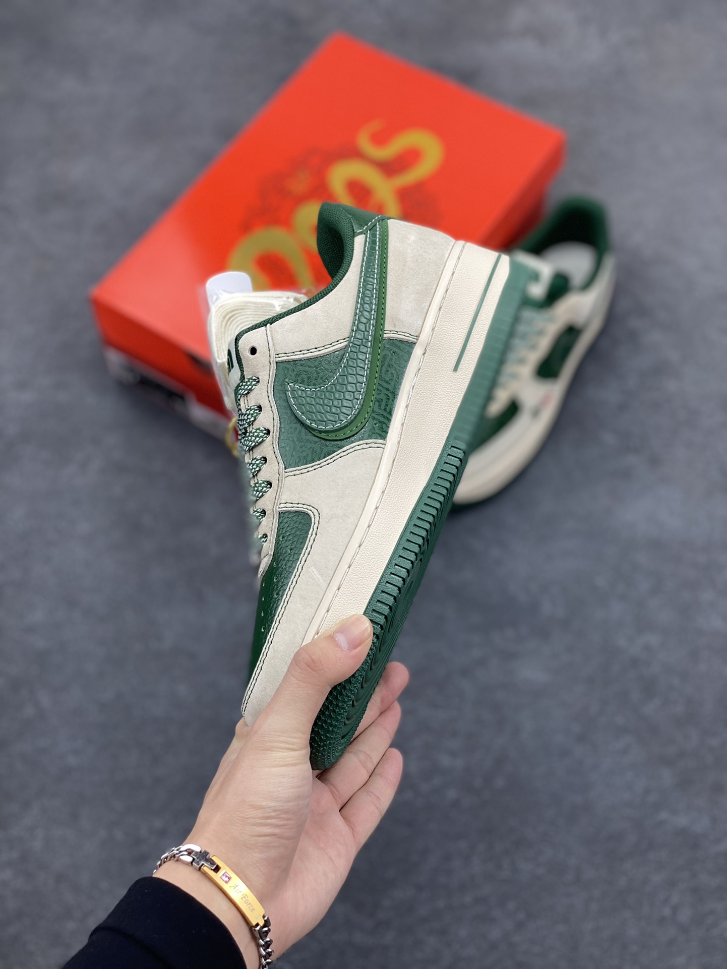 图片[3]-NIke Air Force 1 \’07 Low “北面联名——青蛇鳞”空军一号 低帮 运动鞋 休闲鞋 折边针车 工艺难度大 原楦头原纸板 原装鞋盒 定制五金配件 内置全掌气垫 原厂鞋底 货号：DM6688-015 尺码：36 36.5 37.5 38 38.5 39 40 40.5 41 42 42.5 43 44 44.5 45-选品中心