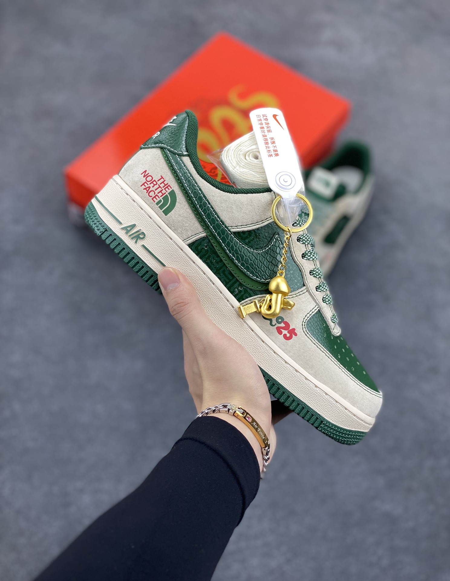 NIke Air Force 1 \'07 Low “北面联名——青蛇鳞”空军一号 低帮 运动鞋 休闲鞋 折边针车 工艺难度大 原楦头原纸板 原装鞋盒 定制五金配件 内置全掌气垫 原厂鞋底 货号：DM6688-015 尺码：36 36.5 37.5 38 38.5 39 40 40.5 41 42 42.5 43 44 44.5 45-选品中心