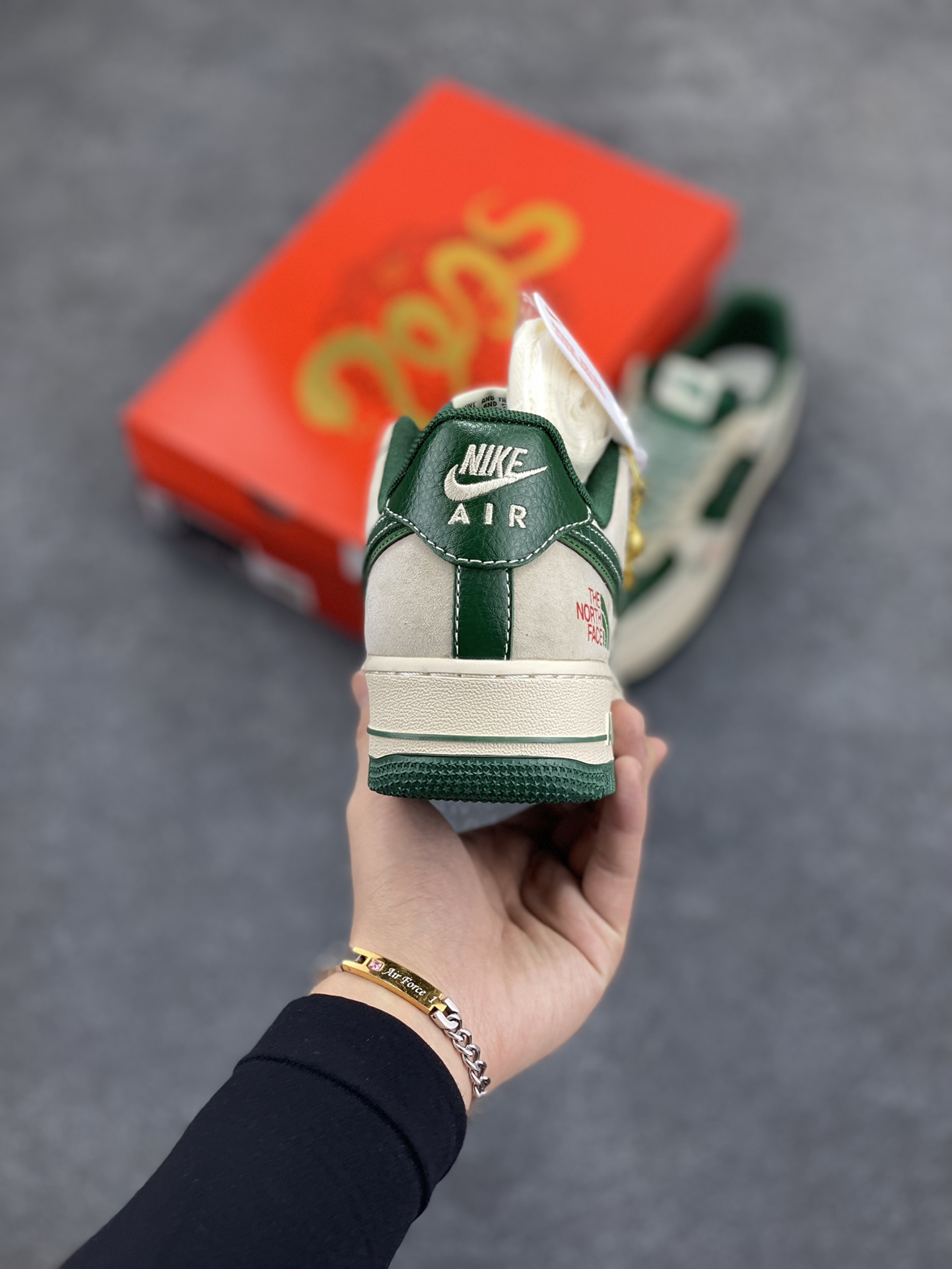 图片[4]-NIke Air Force 1 \’07 Low “北面联名——青蛇鳞”空军一号 低帮 运动鞋 休闲鞋 折边针车 工艺难度大 原楦头原纸板 原装鞋盒 定制五金配件 内置全掌气垫 原厂鞋底 货号：DM6688-015 尺码：36 36.5 37.5 38 38.5 39 40 40.5 41 42 42.5 43 44 44.5 45-选品中心