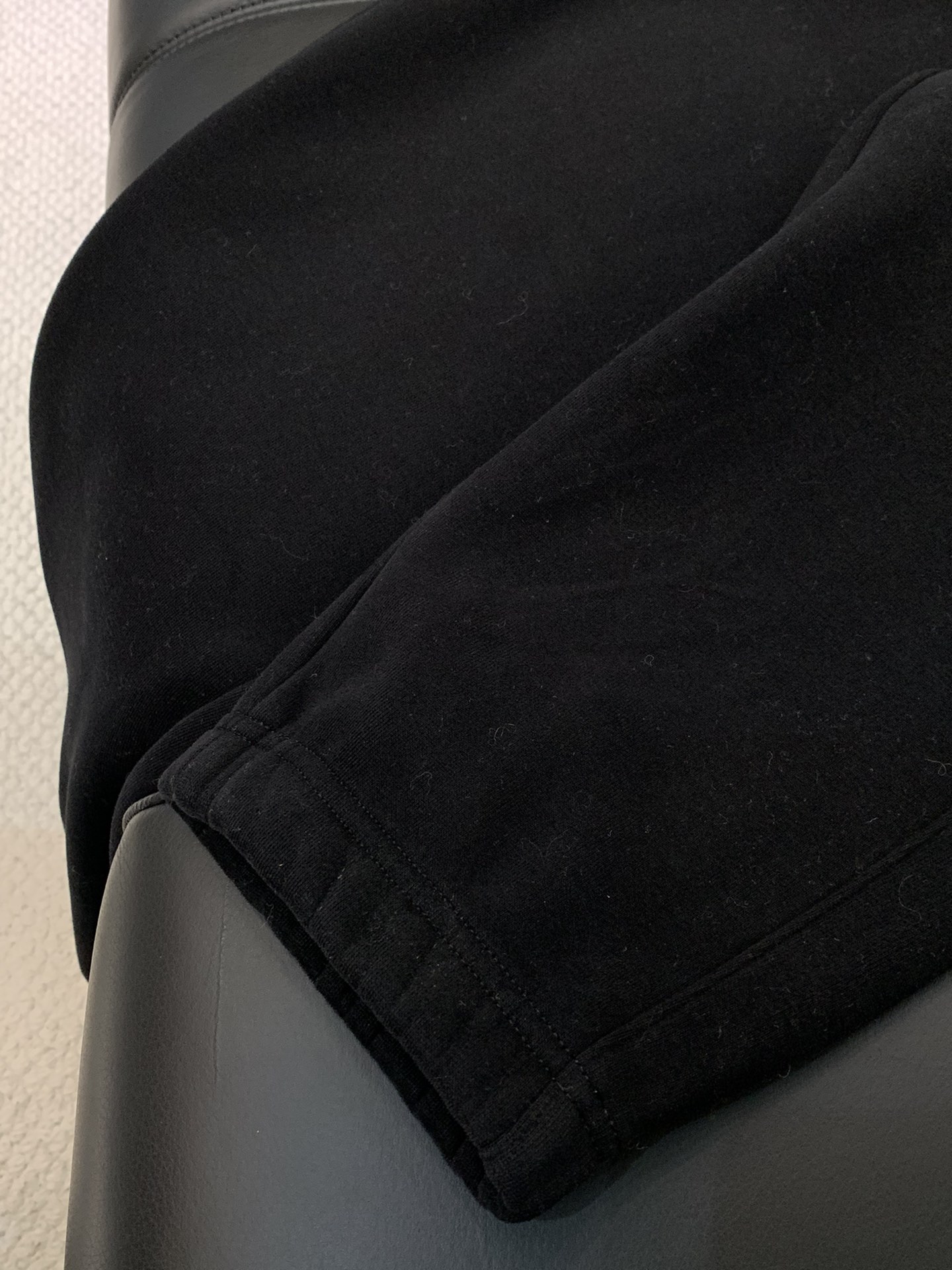 ，蒙口 极简绣标，定制的浅麻灰 和黑色。mon家经典休闲裤……超级舒服摇粒绒内里复合加绒款重磅出品，品质
