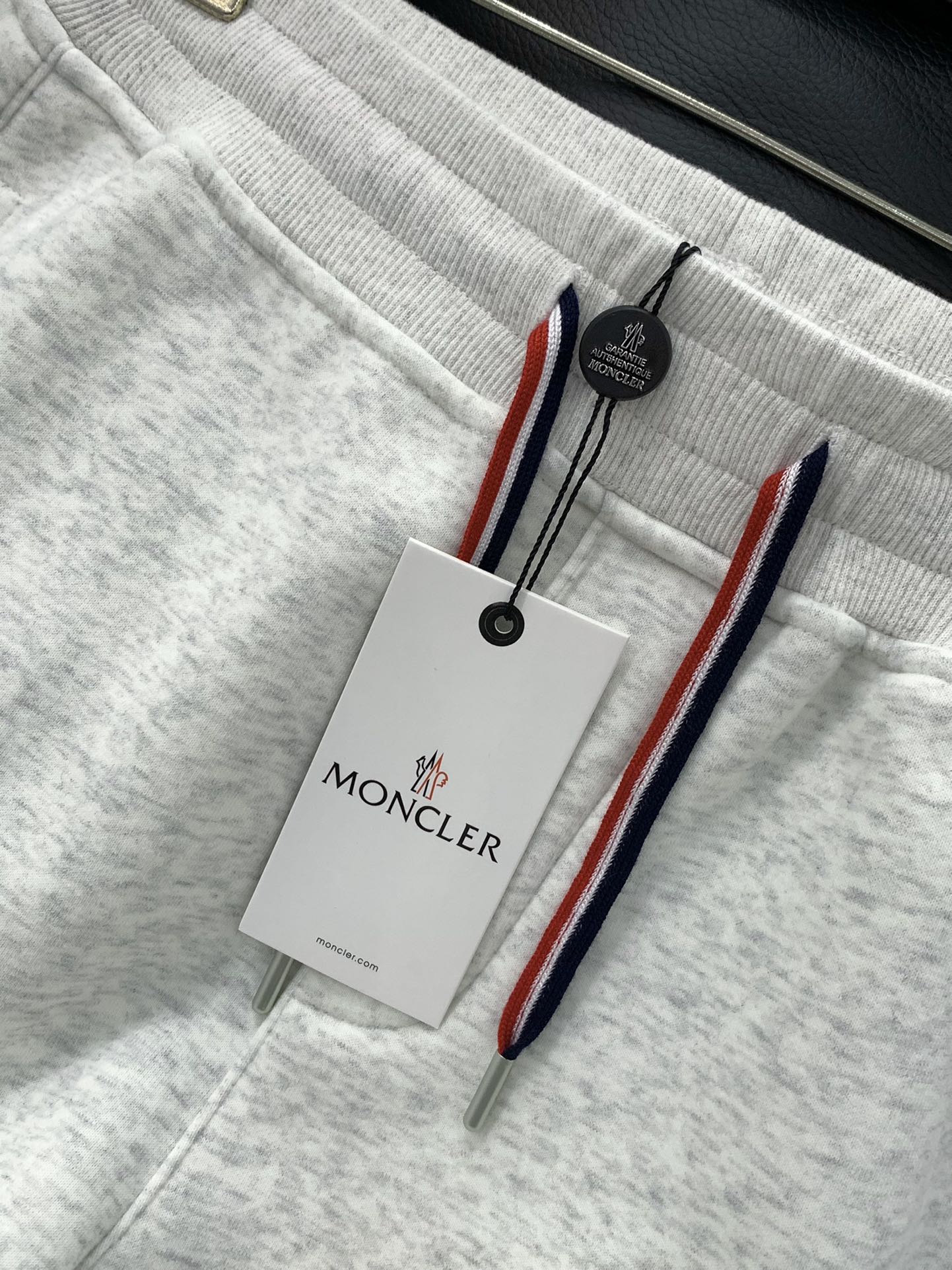 ，蒙口 极简绣标，定制的浅麻灰 和黑色。mon家经典休闲裤……超级舒服摇粒绒内里复合加绒款重磅出品，品质