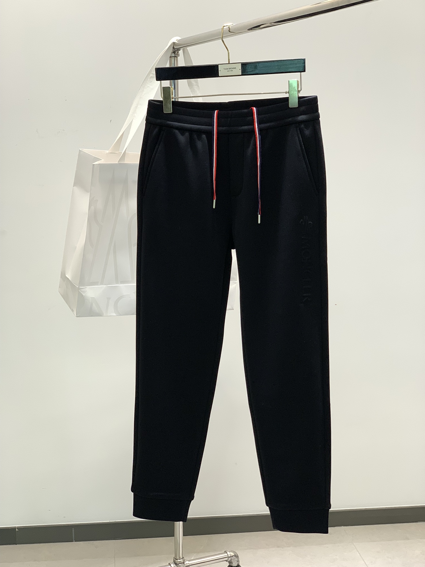 ，蒙口经典加厚休闲裤……超级舒服，重磅出品，品质的重磅。外贸订单 。 面料相当ok 细节处理到位！！！简