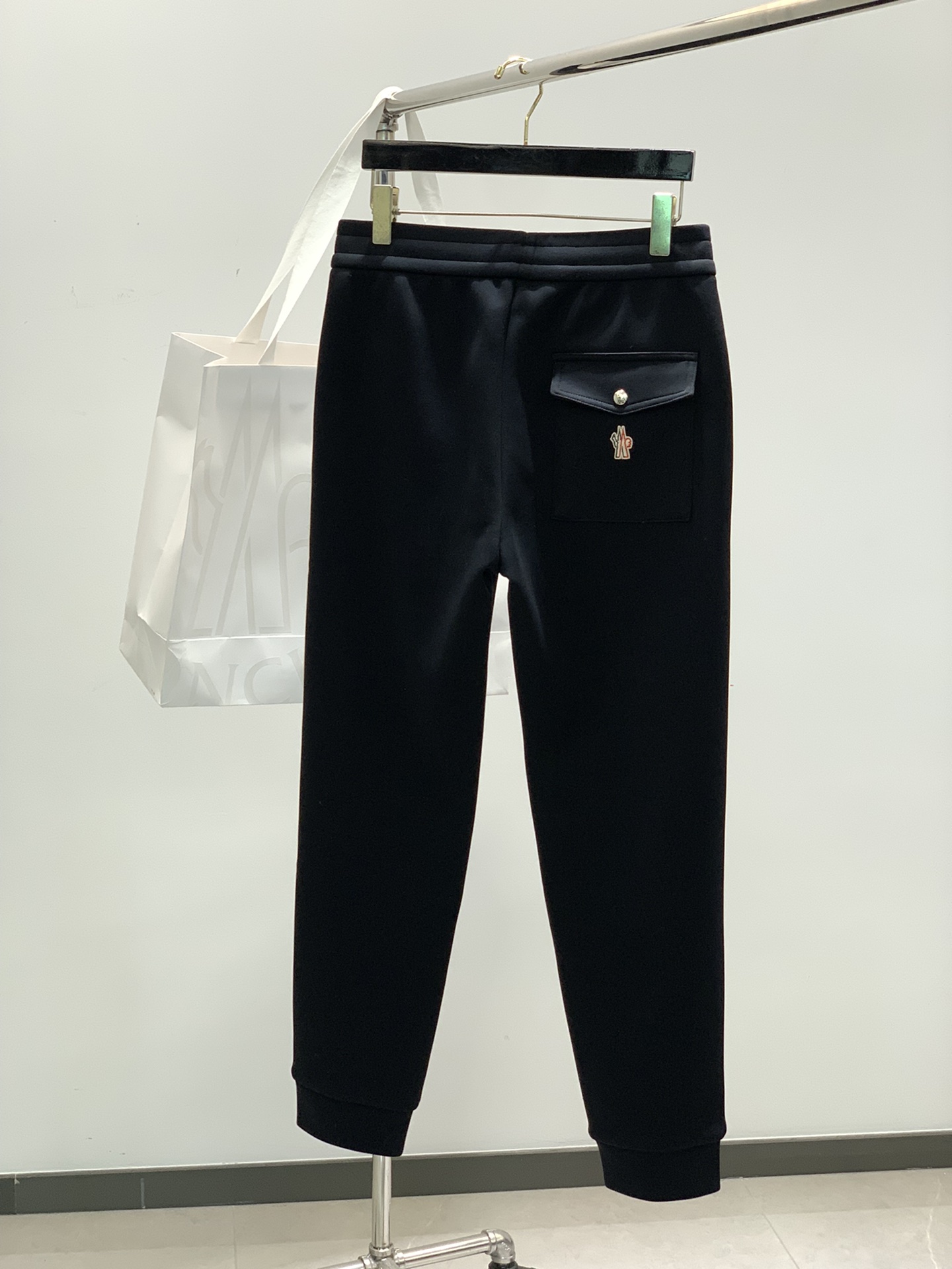 ，蒙口经典加厚休闲裤……超级舒服，重磅出品，品质的重磅。外贸订单 。 面料相当ok 细节处理到位！！！简