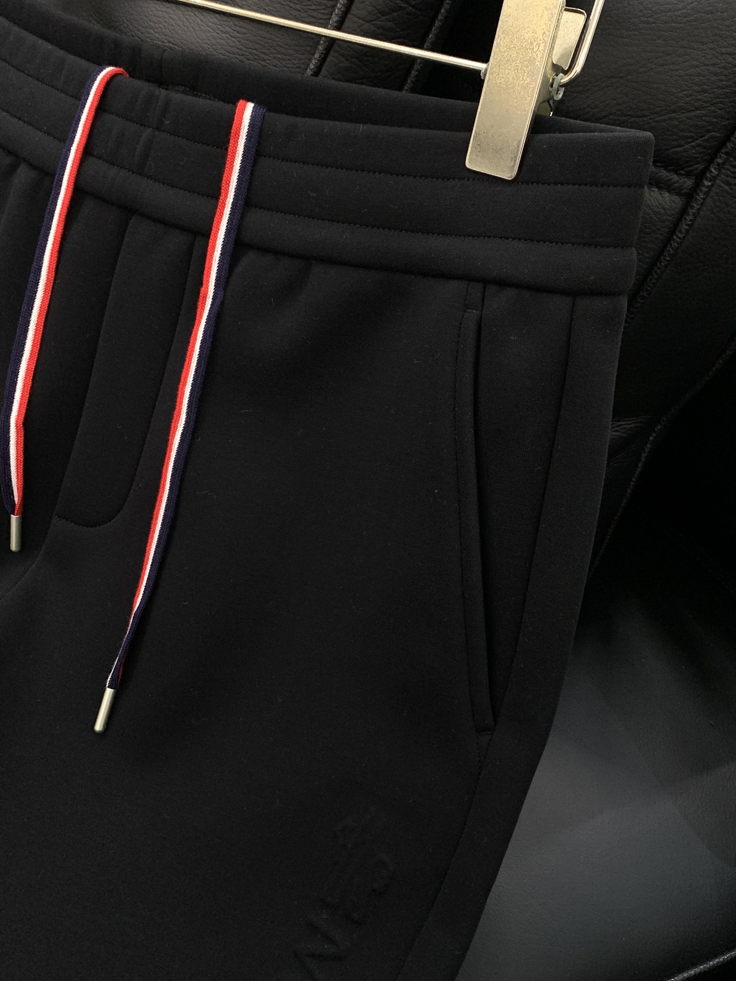 ，蒙口经典加厚休闲裤……超级舒服，重磅出品，品质的重磅。外贸订单 。 面料相当ok 细节处理到位！！！简