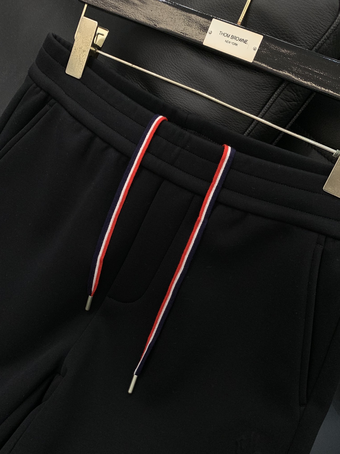 ，蒙口经典加厚休闲裤……超级舒服，重磅出品，品质的重磅。外贸订单 。 面料相当ok 细节处理到位！！！简