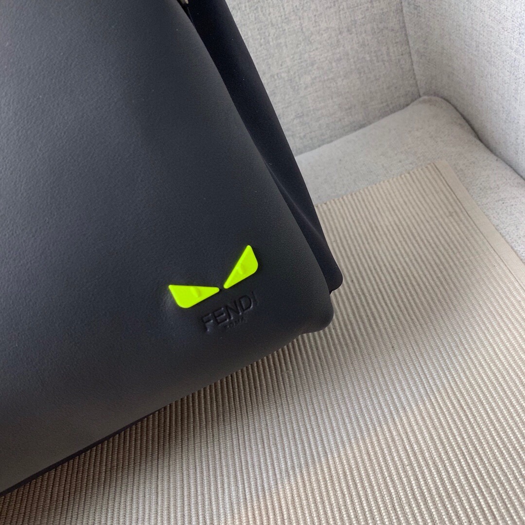 FENDI ダブルリュックサック - 高級素材と防水仕様