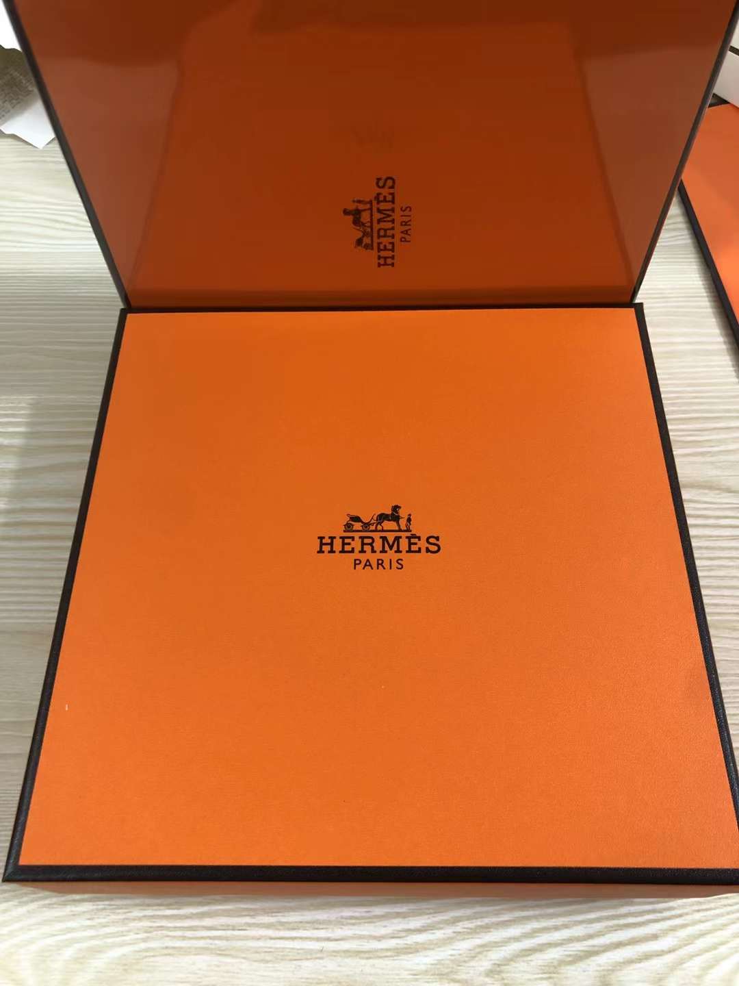 85. Hermès set de invierno mimos dos piezas 🔜 calidad 1:1❗Hermès set de invierno mimos dos piezas, bálsamo labial inco…