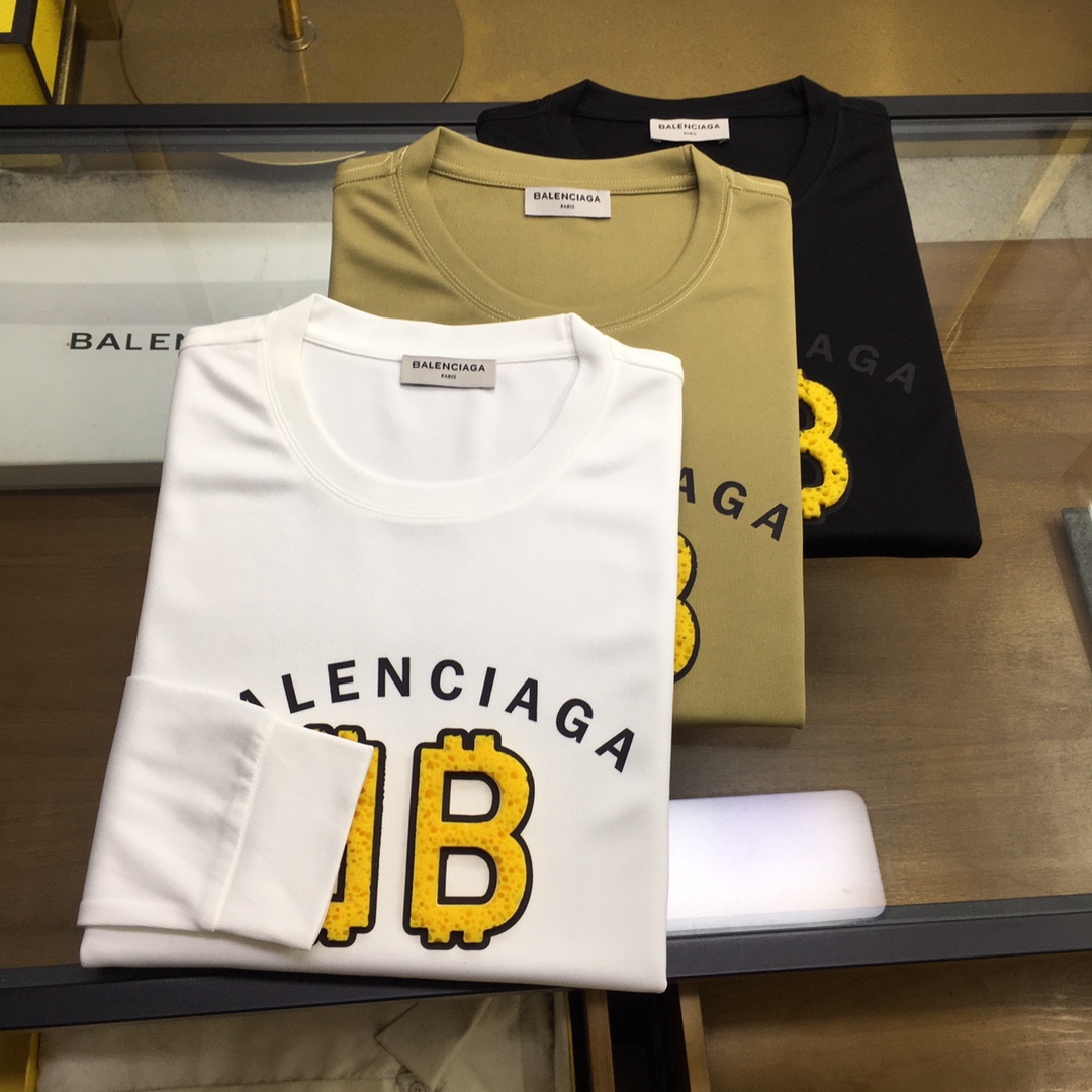 NO:569440,New product [BLCA] 2025 fashionable long-sleeved round neck sweatshirt. High-end customized classic series, fashionable and stylish. Round neck style, simple and elegant, classic brand high-end LOGO design on the chest. High-grade lining is used to keep warm. It is anti-static and feels comfortable and smooth. The shape is awesome, crisp and stylish.  , a versatile item for street sports, the upper body is low-key yet luxurious, a must-have item for trendy men. The counter size is M-4XL [please state your height and weight when placing an order]..,,hoodie,sweatshirts,alexander wang19860909新品【BLCA】 2025时尚长袖圆领卫衣 高端定制经典系列,时尚有型 圆领款式,简单大方,胸前经典品牌高档LOGO设计 采用高档内里保暖极佳 可防静电手感舒适顺滑 ,版型超赞 挺括有型 ,街头运动百搭单品,上身低调而不失奢华,潮男必备款专柜尺码M-4XL【下单请报身高体重】..,,hoodie,sweatshirts,alexander wang,Men's clothing