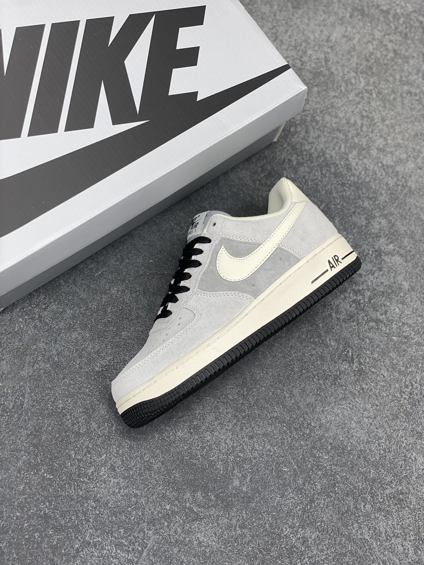 图片[7]-NIke Air Force 1 \’07 Low 经典黑灰 头成麂皮空军一号低帮运动休闲板鞋 进口麂皮 原装鞋盒原楦头原纸板 内置全掌气垫 高清洁度 货号：KT3396-225 尺码：36 36.5 37.5 38 38.5 39 40 40.5 41 42 42.5 43 44 44.5 45-选品中心