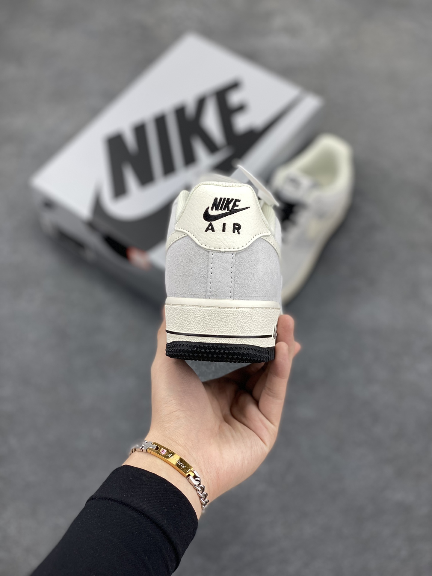 图片[4]-NIke Air Force 1 \’07 Low 经典黑灰 头成麂皮空军一号低帮运动休闲板鞋 进口麂皮 原装鞋盒原楦头原纸板 内置全掌气垫 高清洁度 货号：KT3396-225 尺码：36 36.5 37.5 38 38.5 39 40 40.5 41 42 42.5 43 44 44.5 45-选品中心