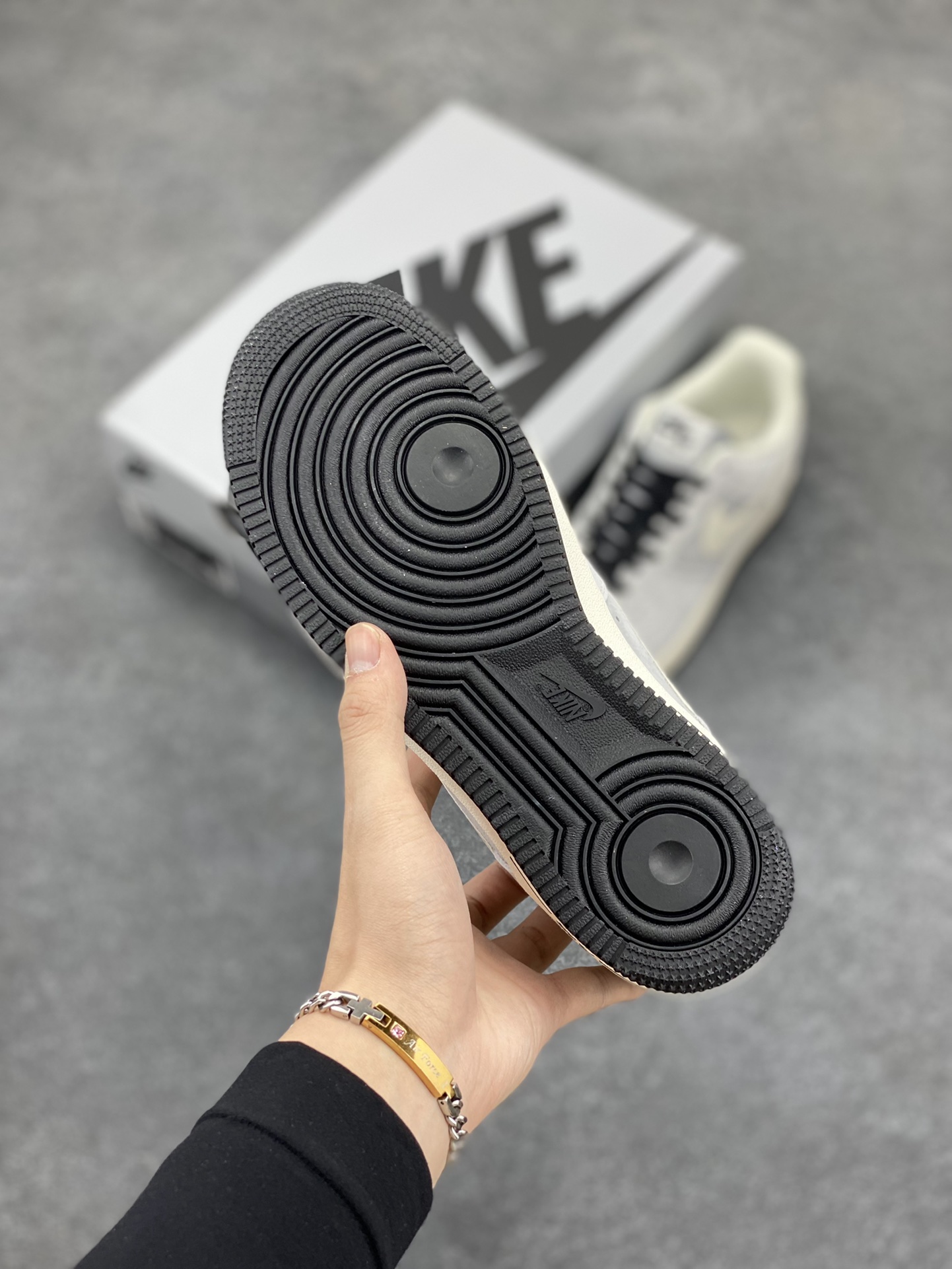 图片[5]-NIke Air Force 1 \’07 Low 经典黑灰 头成麂皮空军一号低帮运动休闲板鞋 进口麂皮 原装鞋盒原楦头原纸板 内置全掌气垫 高清洁度 货号：KT3396-225 尺码：36 36.5 37.5 38 38.5 39 40 40.5 41 42 42.5 43 44 44.5 45-选品中心
