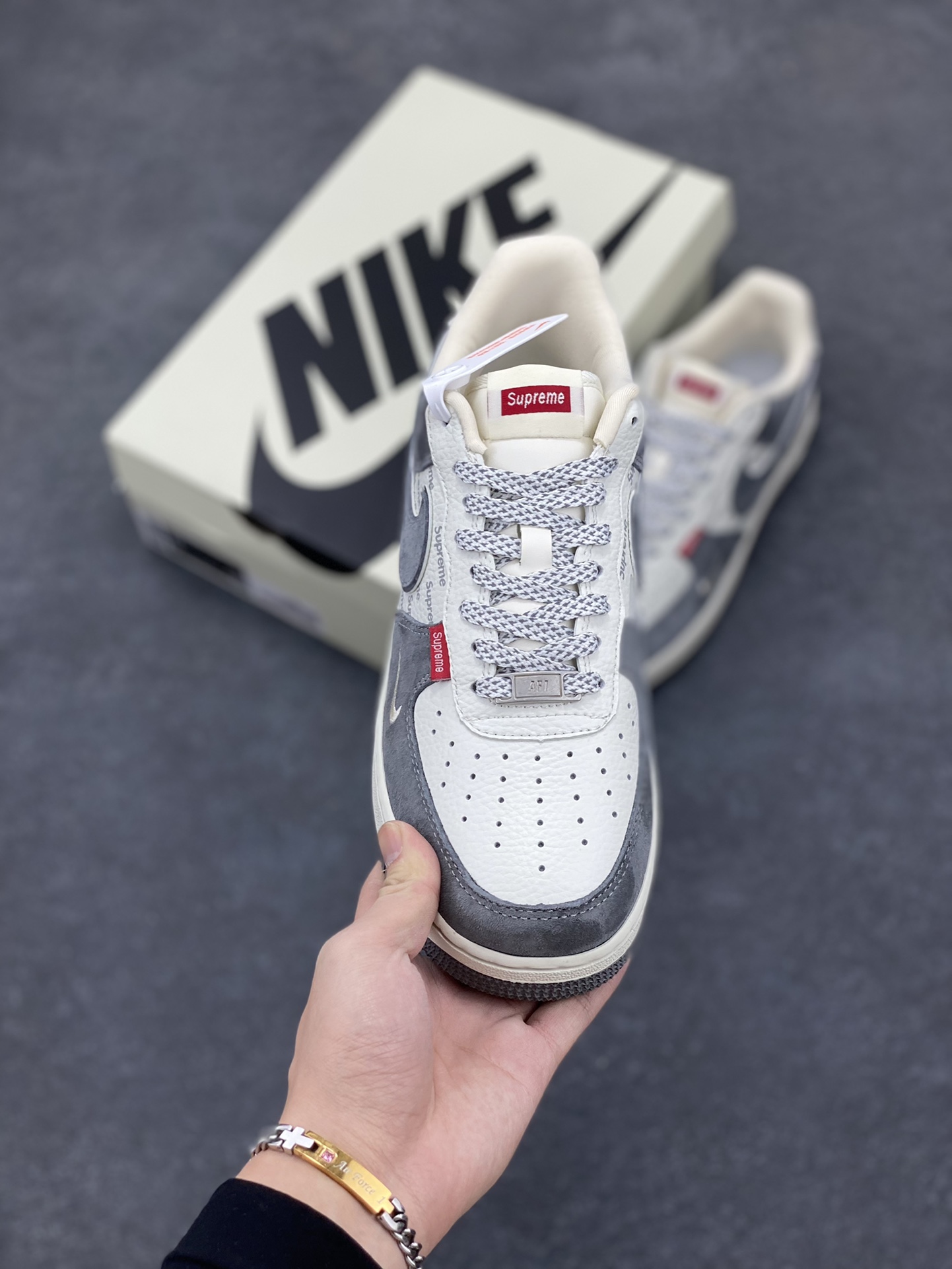 图片[2]-NIke Air Force 1 \’07 Low “Supreme联名——灰蛇鳞”空军一号 低帮 运动鞋 休闲鞋 折边针车 工艺难度大 原楦头原纸板 原装鞋盒 定制五金配件 内置全掌气垫 原厂鞋底 货号：DM6688-010 尺码：36 36.5 37.5 38 38.5 39 40 40.5 41 42 42.5 43 44 44.5 45-选品中心