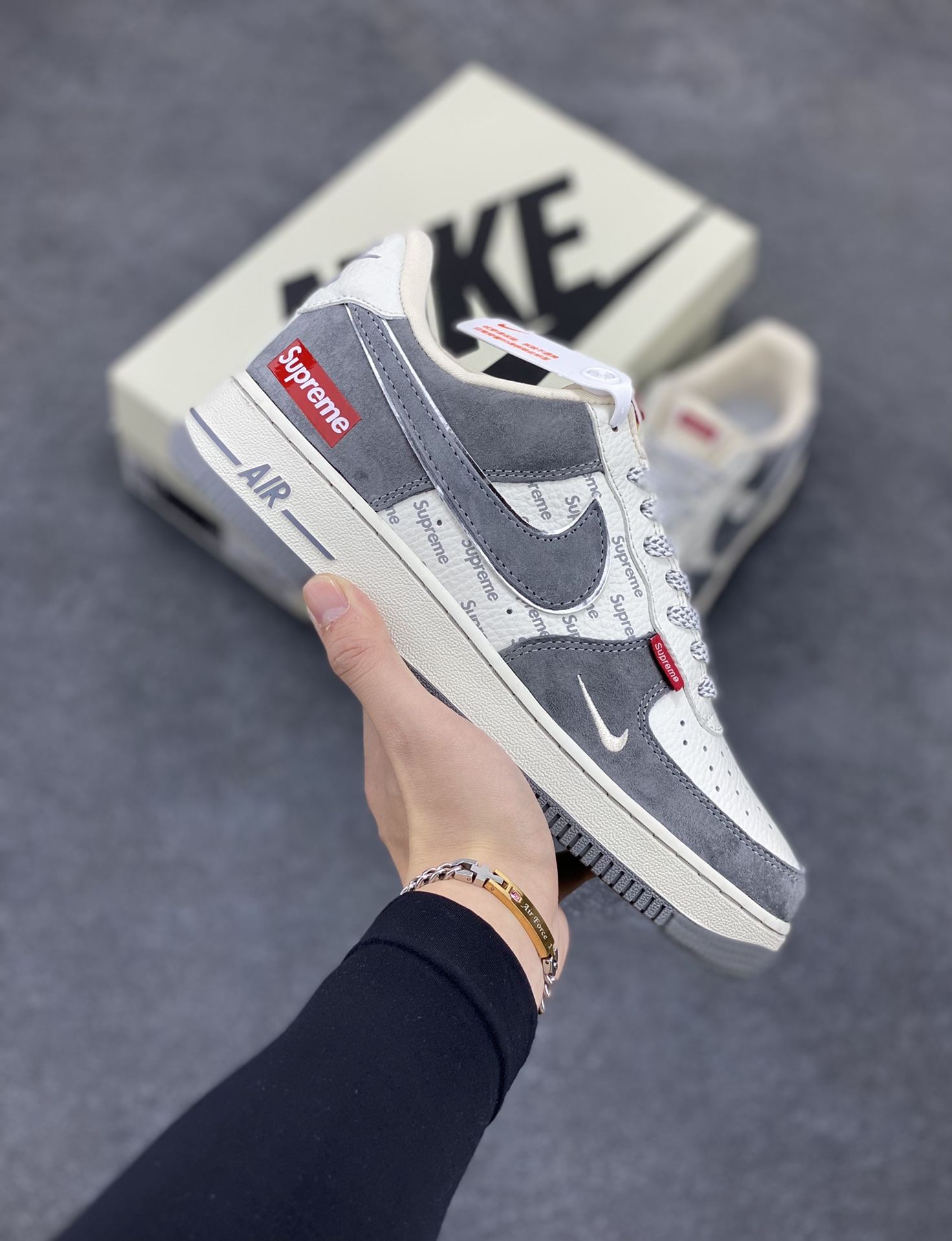 NIke Air Force 1 \’07 Low “Supreme联名——灰蛇鳞”空军一号 低帮 运动鞋 休闲鞋 折边针车 工艺难度大 原楦头原纸板 原装鞋盒 定制五金配件 内置全掌气垫 原厂鞋底 货号:DM6688-010 尺码:36 36.5 37.5 38 38.5 39 40 40.5 41 42 42.5 43 44 44.5 45-选品中心