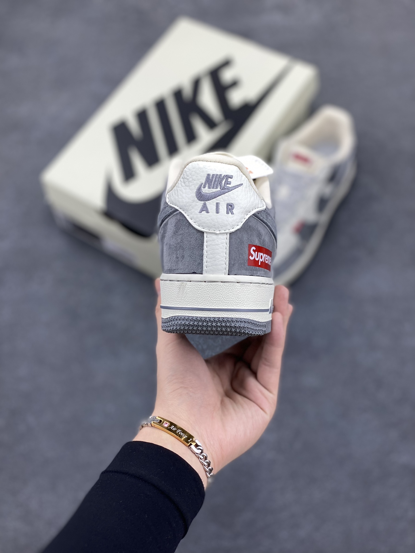 图片[4]-NIke Air Force 1 \’07 Low “Supreme联名——灰蛇鳞”空军一号 低帮 运动鞋 休闲鞋 折边针车 工艺难度大 原楦头原纸板 原装鞋盒 定制五金配件 内置全掌气垫 原厂鞋底 货号：DM6688-010 尺码：36 36.5 37.5 38 38.5 39 40 40.5 41 42 42.5 43 44 44.5 45-选品中心