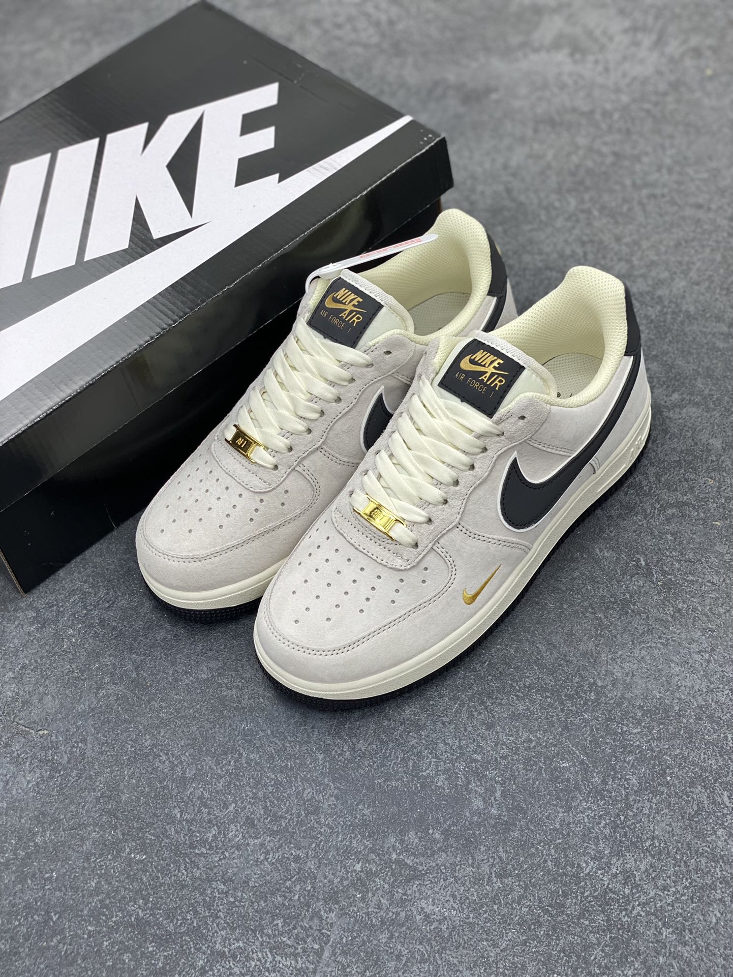 图片[8]-Nike Air Force 1 Low ’07 小勾黑麂皮 空军一号低帮休闲板鞋 原厂麂皮 原楦原纸板 纯正版型 正品NFC感应芯片 高清洁度 内置全掌气垫 货号：KK5636-810 尺码：36 36.5 37.5 38 38.5 39 40 40.5 41 42 42.5 43 44 44.5 45-选品中心