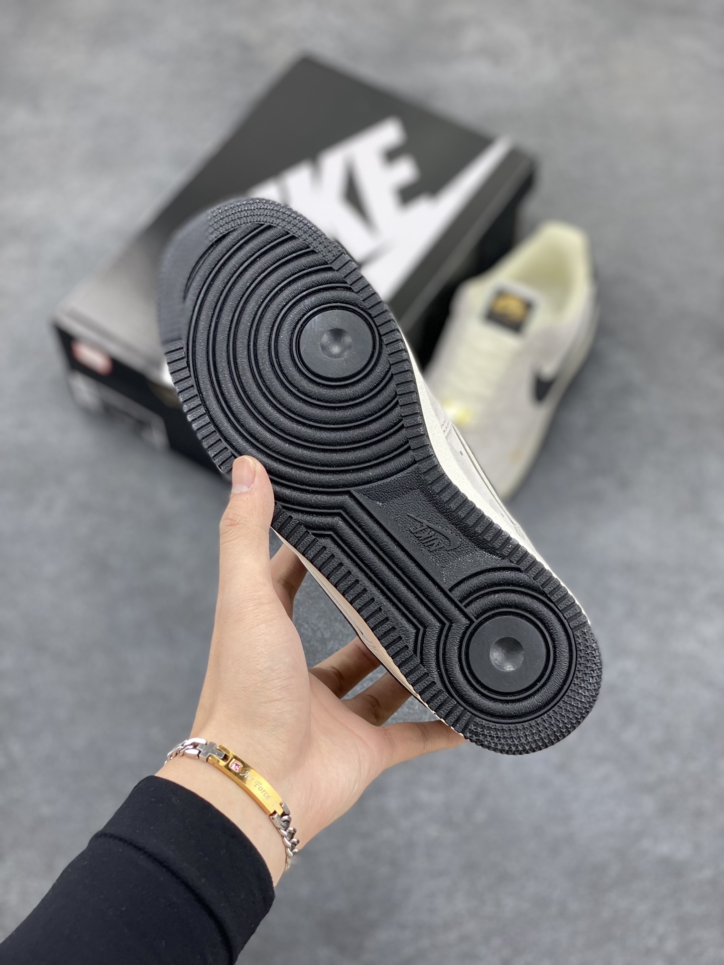 图片[5]-Nike Air Force 1 Low ’07 小勾黑麂皮 空军一号低帮休闲板鞋 原厂麂皮 原楦原纸板 纯正版型 正品NFC感应芯片 高清洁度 内置全掌气垫 货号：KK5636-810 尺码：36 36.5 37.5 38 38.5 39 40 40.5 41 42 42.5 43 44 44.5 45-选品中心