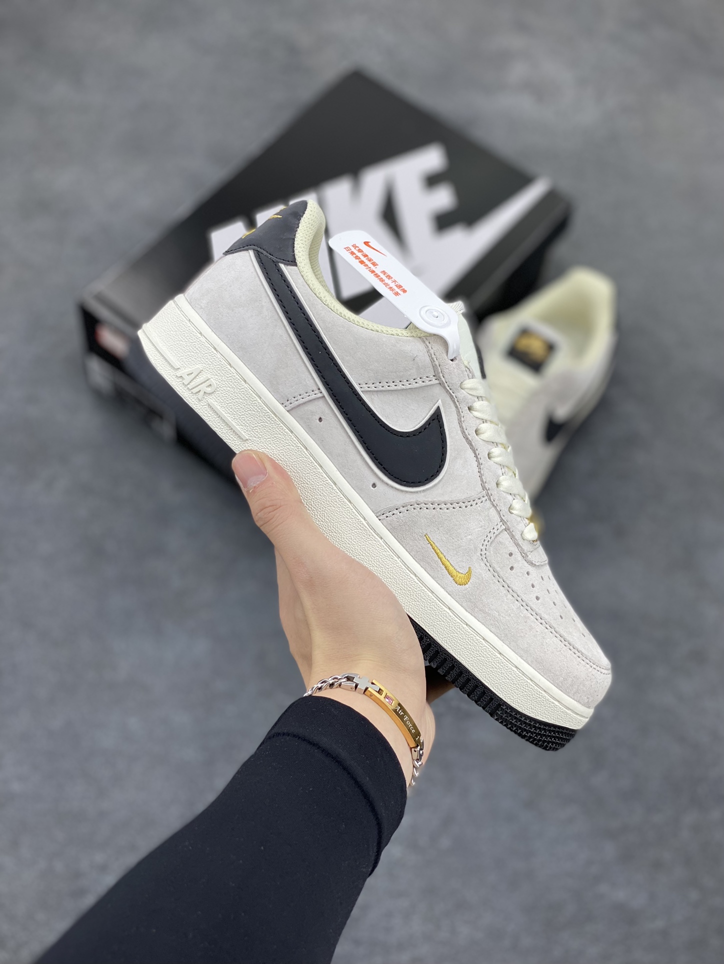 Nike Air Force 1 Low ’07 小勾黑麂皮 空军一号低帮休闲板鞋 原厂麂皮 原楦原纸板 纯正版型 正品NFC感应芯片 高清洁度 内置全掌气垫 货号：KK5636-810 尺码：36 36.5 37.5 38 38.5 39 40 40.5 41 42 42.5 43 44 44.5 45-选品中心