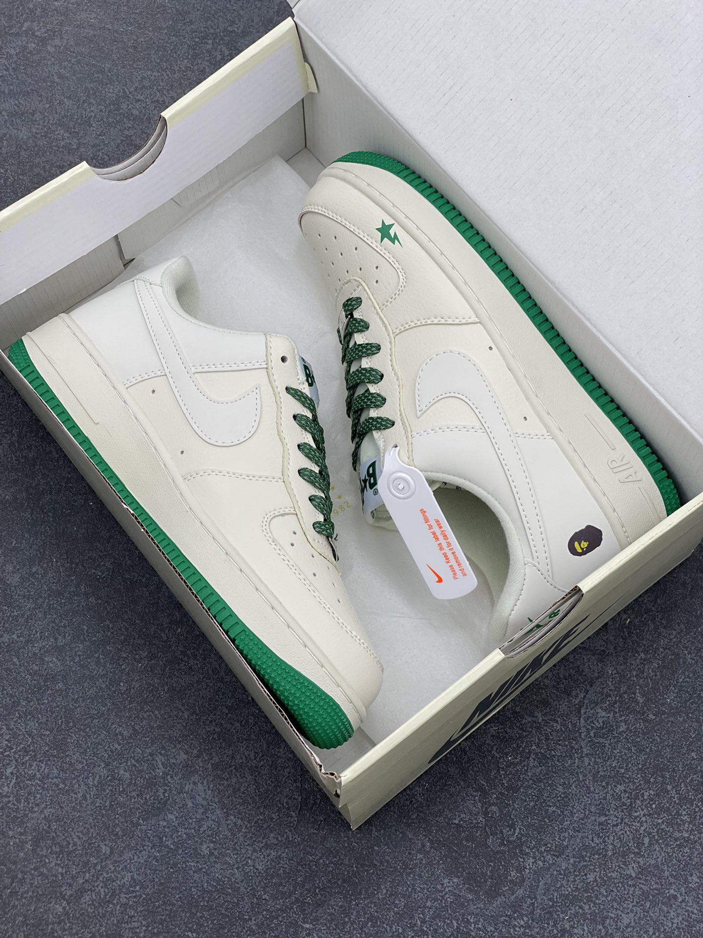 图片[9]-福利特价 NIke Air Force 1 \’07 Low “BAPE联名–米绿星星”空军一号 中帮 运动鞋 休闲鞋 折边针车 工艺难度大 原楦头原纸板 原装鞋盒 定制五金配件 内置全掌气垫 原厂鞋底 货号：FG6688-102 尺码：36 36.5 37.5 38 38.5 39 40 40.5 41 42 42.5 43 44 44.5 45-选品中心