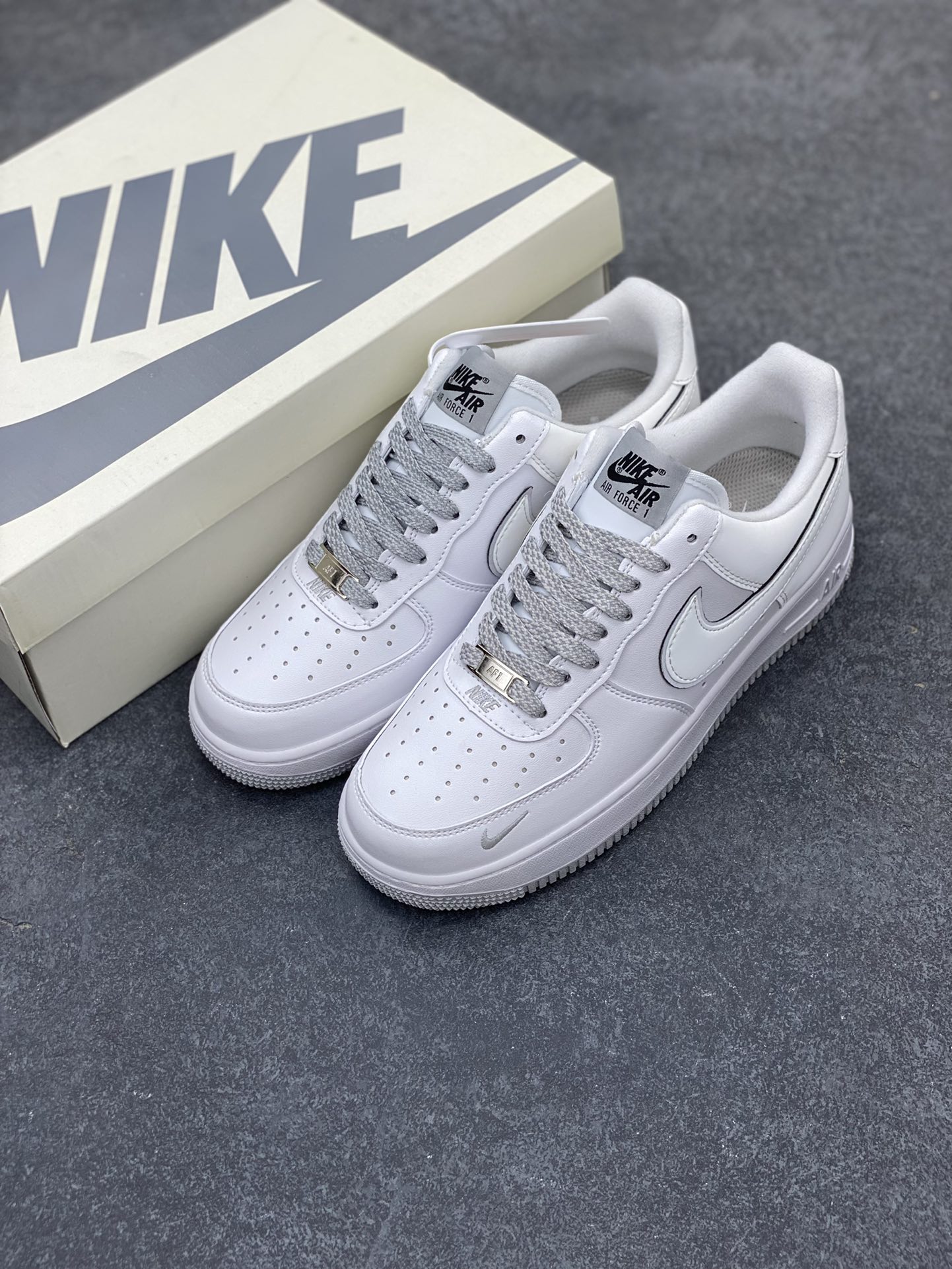 图片[8]-福利特价 NIke Air Force 1 \’07 Low “米白灰满天星”空军一号 低帮 运动鞋 休闲鞋 折边针车 工艺难度大 原楦头原纸板 原装鞋盒 定制五金配件 内置全掌气垫 原厂鞋底 货号：YZ8115-006 尺码：36 36.5 37.5 38 38.5 39 40 40.5 41 42 42.5 43 44 44.5 45-选品中心