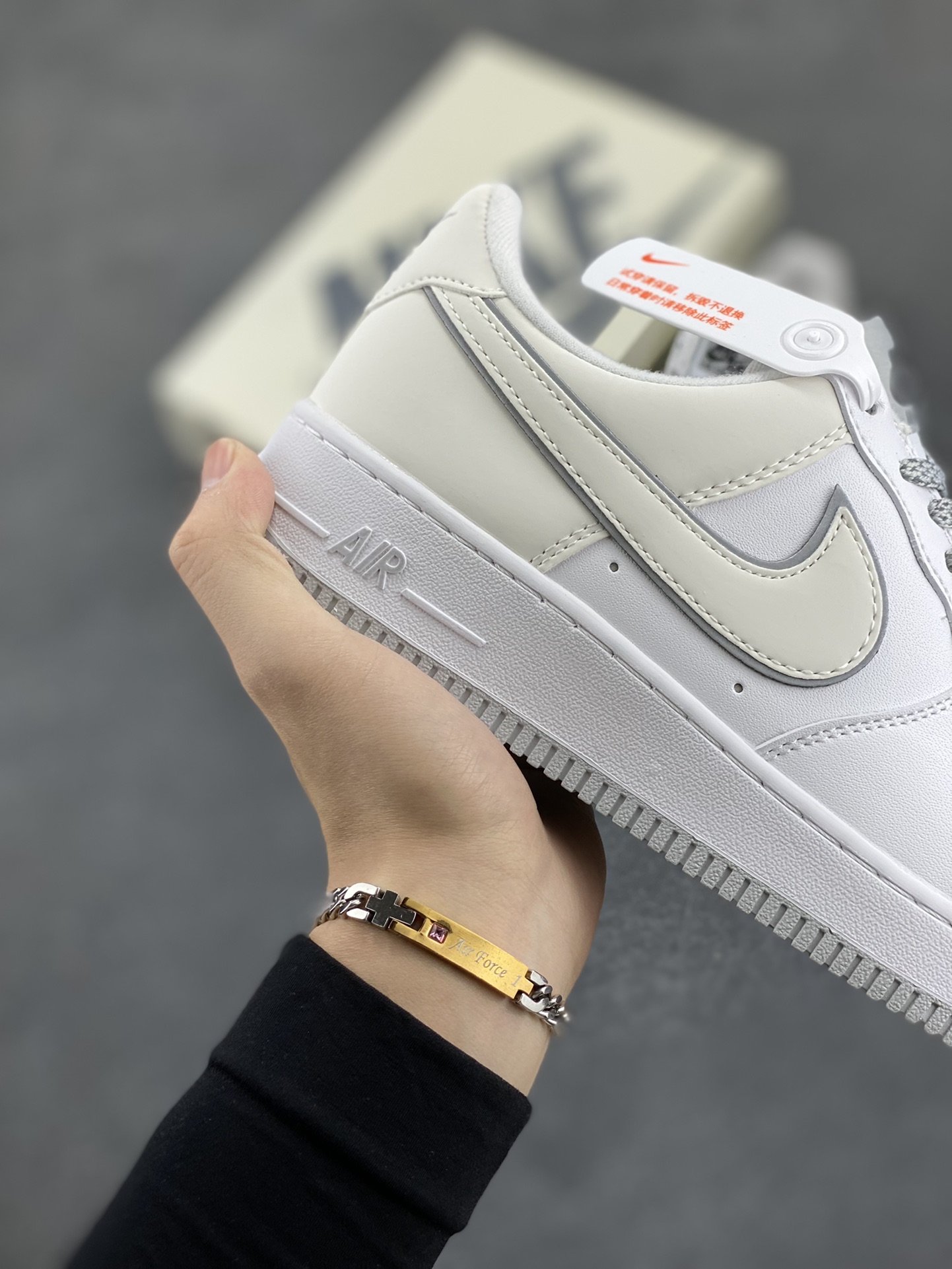 图片[6]-福利特价 NIke Air Force 1 \’07 Low “米白灰满天星”空军一号 低帮 运动鞋 休闲鞋 折边针车 工艺难度大 原楦头原纸板 原装鞋盒 定制五金配件 内置全掌气垫 原厂鞋底 货号：YZ8115-006 尺码：36 36.5 37.5 38 38.5 39 40 40.5 41 42 42.5 43 44 44.5 45-选品中心