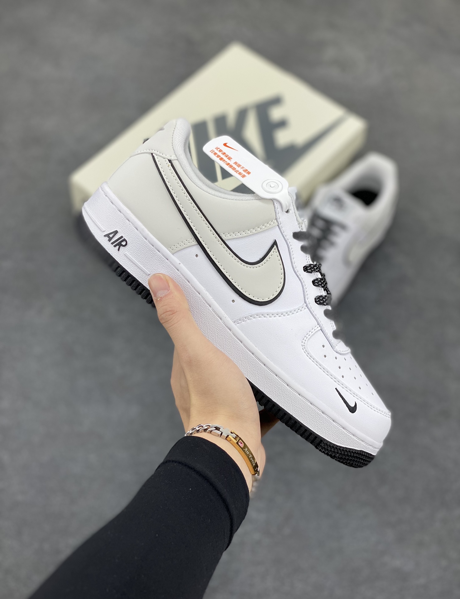 福利特价 NIke Air Force 1 \’07 Low “米白黑满天星”空军一号 低帮 运动鞋 休闲鞋 折边针车 工艺难度大 原楦头原纸板 原装鞋盒 定制五金配件 内置全掌气垫 原厂鞋底 货号:YZ8115-003 尺码:36 36.5 37.5 38 38.5 39 40 40.5 41 42 42.5 43 44 44.5 45-选品中心