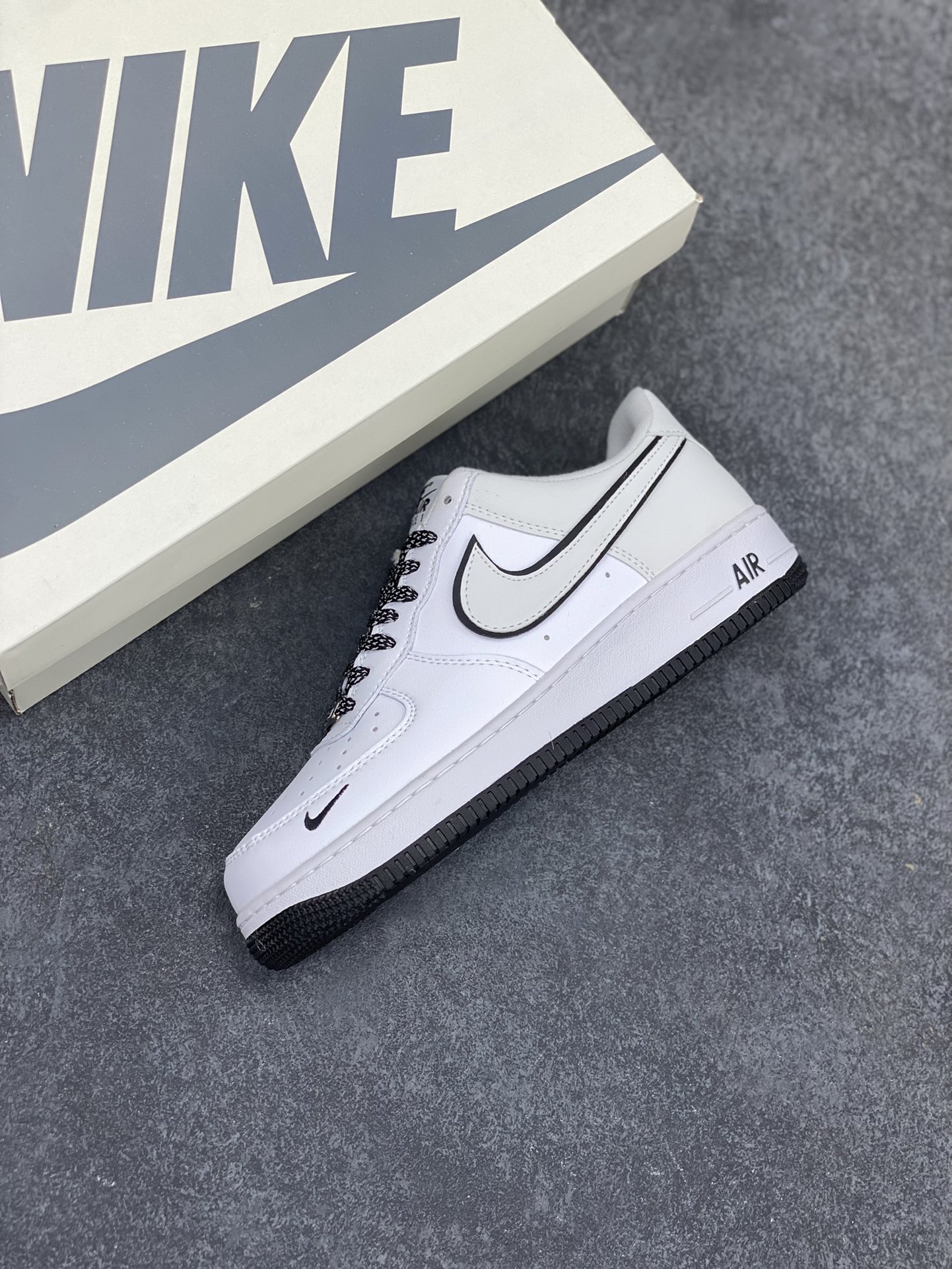 图片[7]-福利特价 NIke Air Force 1 \’07 Low “米白黑满天星”空军一号 低帮 运动鞋 休闲鞋 折边针车 工艺难度大 原楦头原纸板 原装鞋盒 定制五金配件 内置全掌气垫 原厂鞋底 货号：YZ8115-003 尺码：36 36.5 37.5 38 38.5 39 40 40.5 41 42 42.5 43 44 44.5 45-选品中心