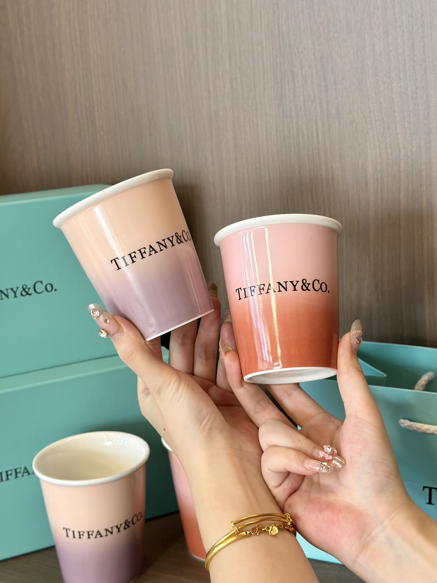 NO:809063,The coffee cups all have their logo!  !  There is also a logo and number on the bottom of the cup!  !  There are some versions on the market, but there are no English labels on the bottom of the cups and they are all blank. Remember the difference!  Families!  !  ,tea set    cup19860909咖啡杯都是带有他家logo！！ 杯底也是有logo跟编号的哈！！ 市面上也有一些版本,但是杯底都是没有英文标 都是空白的 记得区别哈！家人们！！,茶具,accessory