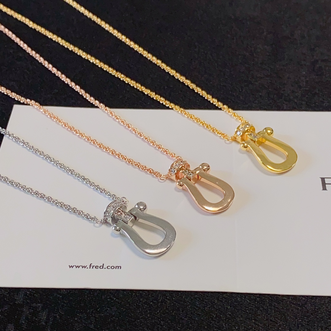 NO:109964,New product releases hot rose gold Fred Fred half-diamond small horseshoe buckle neutral high-quality necklace brand fashion exquisite FORCE series necklace high-end customization ~ Yajin micro electroplating 18k gold craft Seiko horseshoe buckle necklace!  The upper body effect is very versatile. Internet celebrity experts. A must-have item for fashion. Rose gold buckles for men and women. Couple styles, jewelry quality, necklace19860909新品发布火爆玫瑰金费雷德 Fred斐登半钻小马蹄扣中性款高品质项链大牌 时尚 精致FORCE 系列项链高端定制～亚金微电镀18k金工艺 精工马蹄扣头项链！上身效果非常百搭 网红达人 时尚一族必备单品 玫瑰金扣头男女同款情侣款,饰品精品,necklace,Jewelry