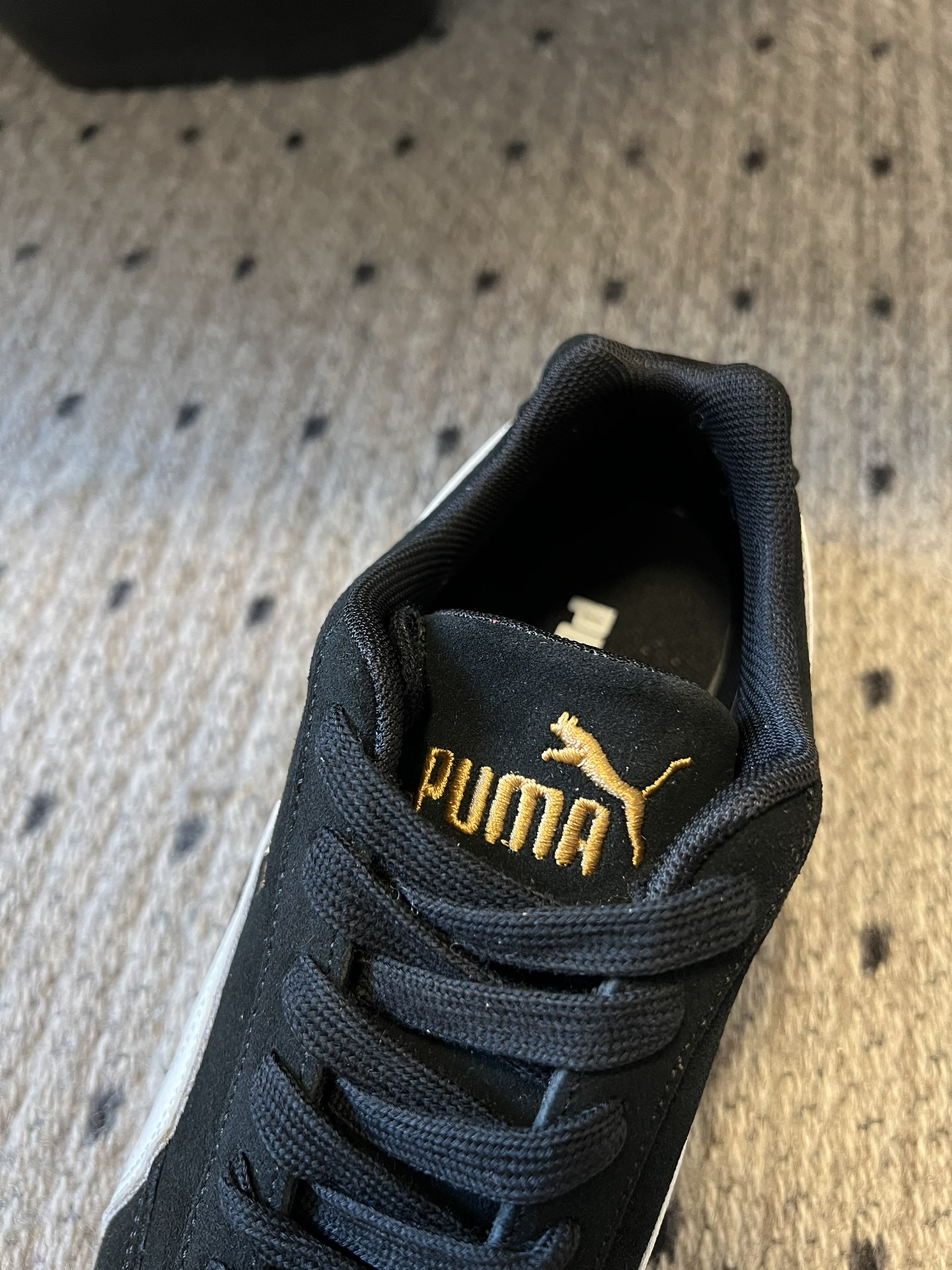 
新色来袭 puma X openyy 联名运动鞋 

复古米色 樱花粉色 我真的好推荐啊！！姐妹们今年