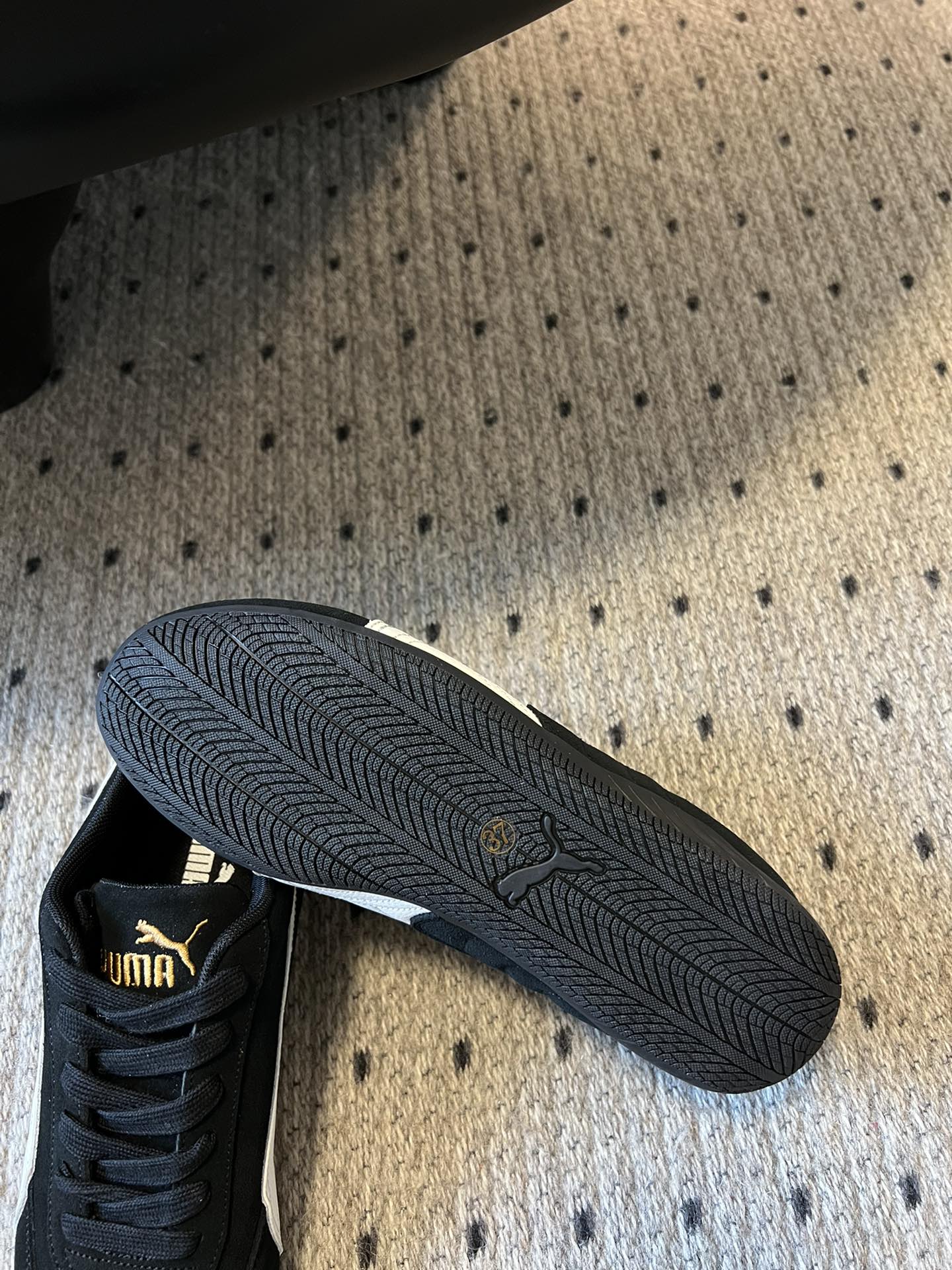 
新色来袭 puma X openyy 联名运动鞋 

复古米色 樱花粉色 我真的好推荐啊！！姐妹们今年