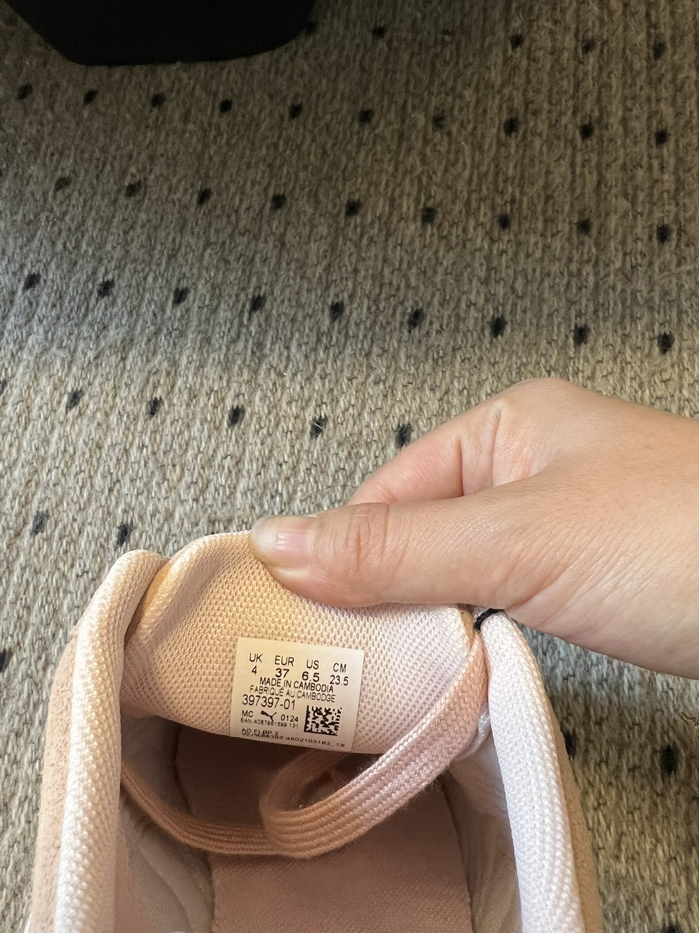
新色来袭 puma X openyy 联名运动鞋 

复古米色 樱花粉色 我真的好推荐啊！！姐妹们今年