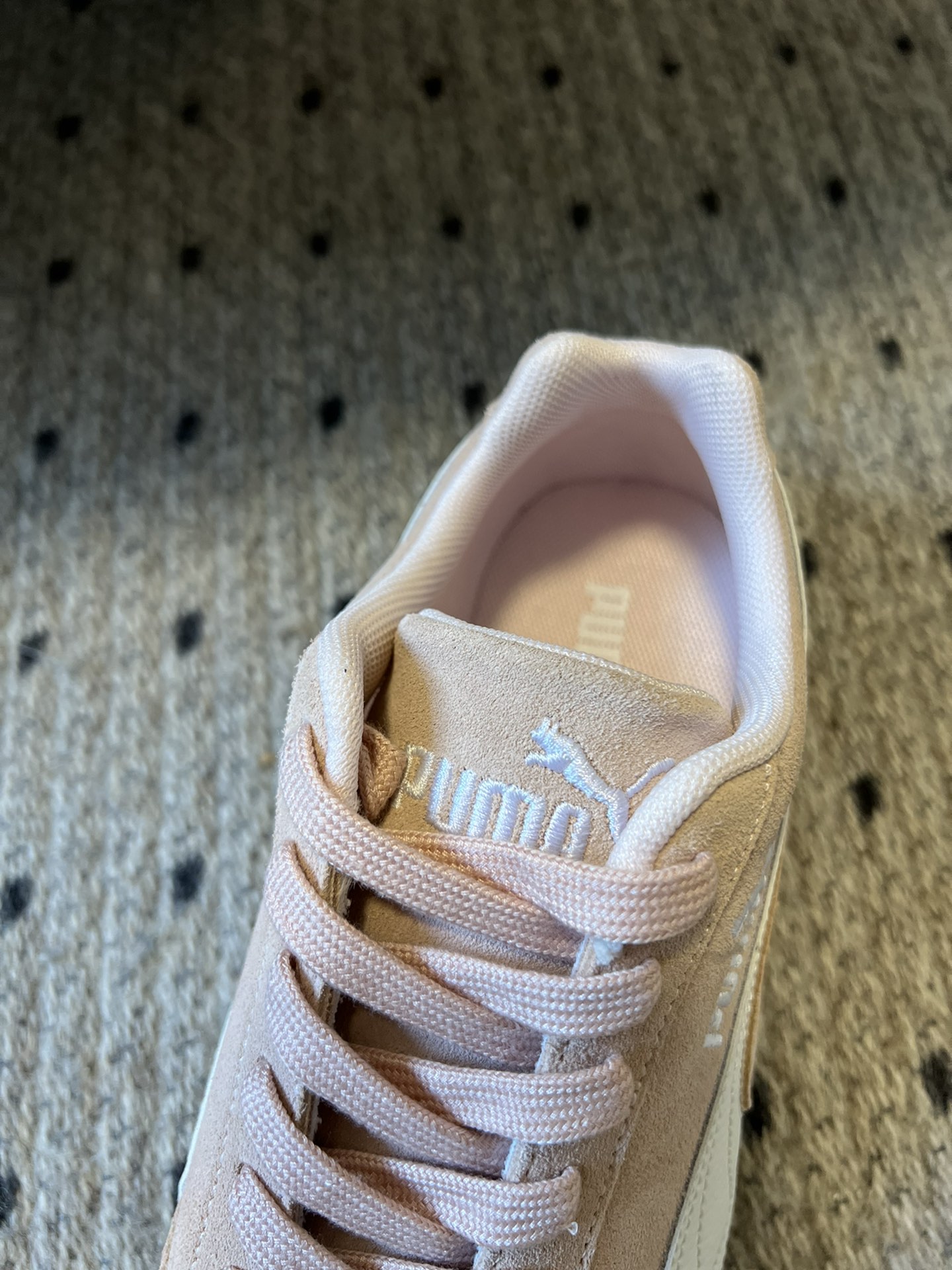 
新色来袭 puma X openyy 联名运动鞋 

复古米色 樱花粉色 我真的好推荐啊！！姐妹们今年