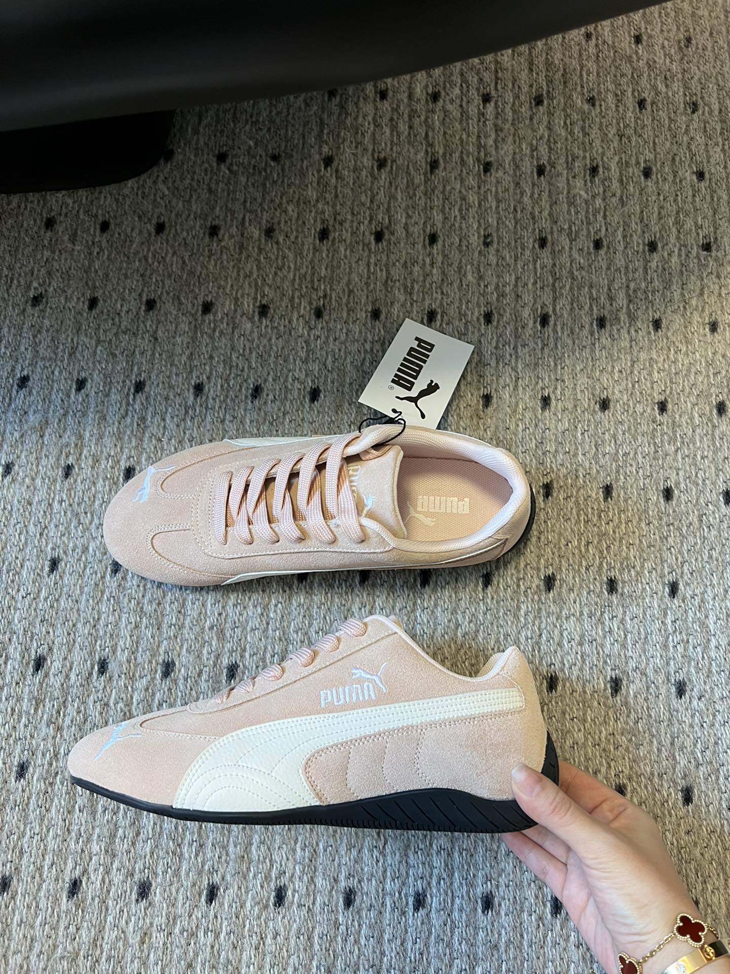 
新色来袭 puma X openyy 联名运动鞋 

复古米色 樱花粉色 我真的好推荐啊！！姐妹们今年