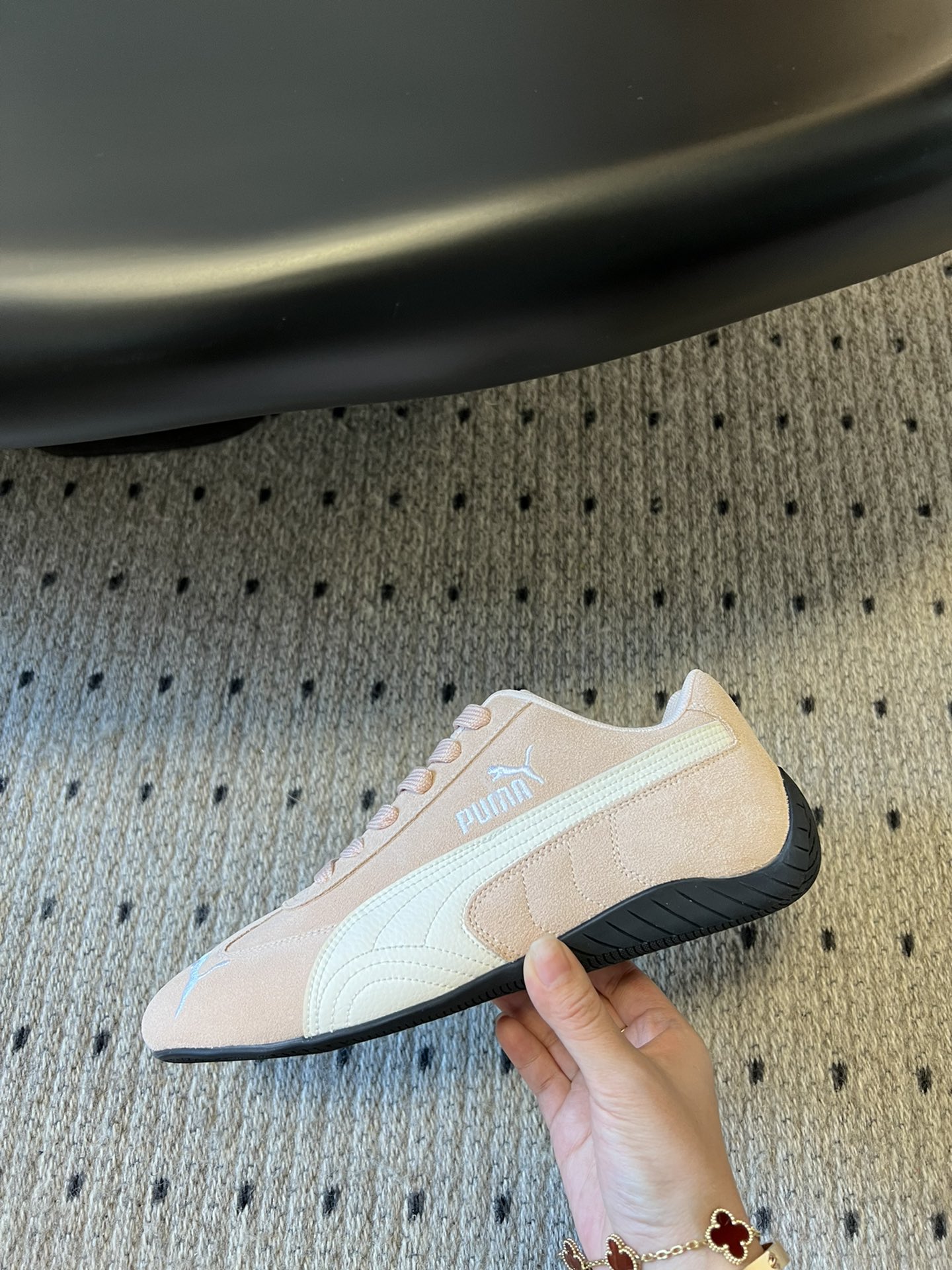 
新色来袭 puma X openyy 联名运动鞋 

复古米色 樱花粉色 我真的好推荐啊！！姐妹们今年